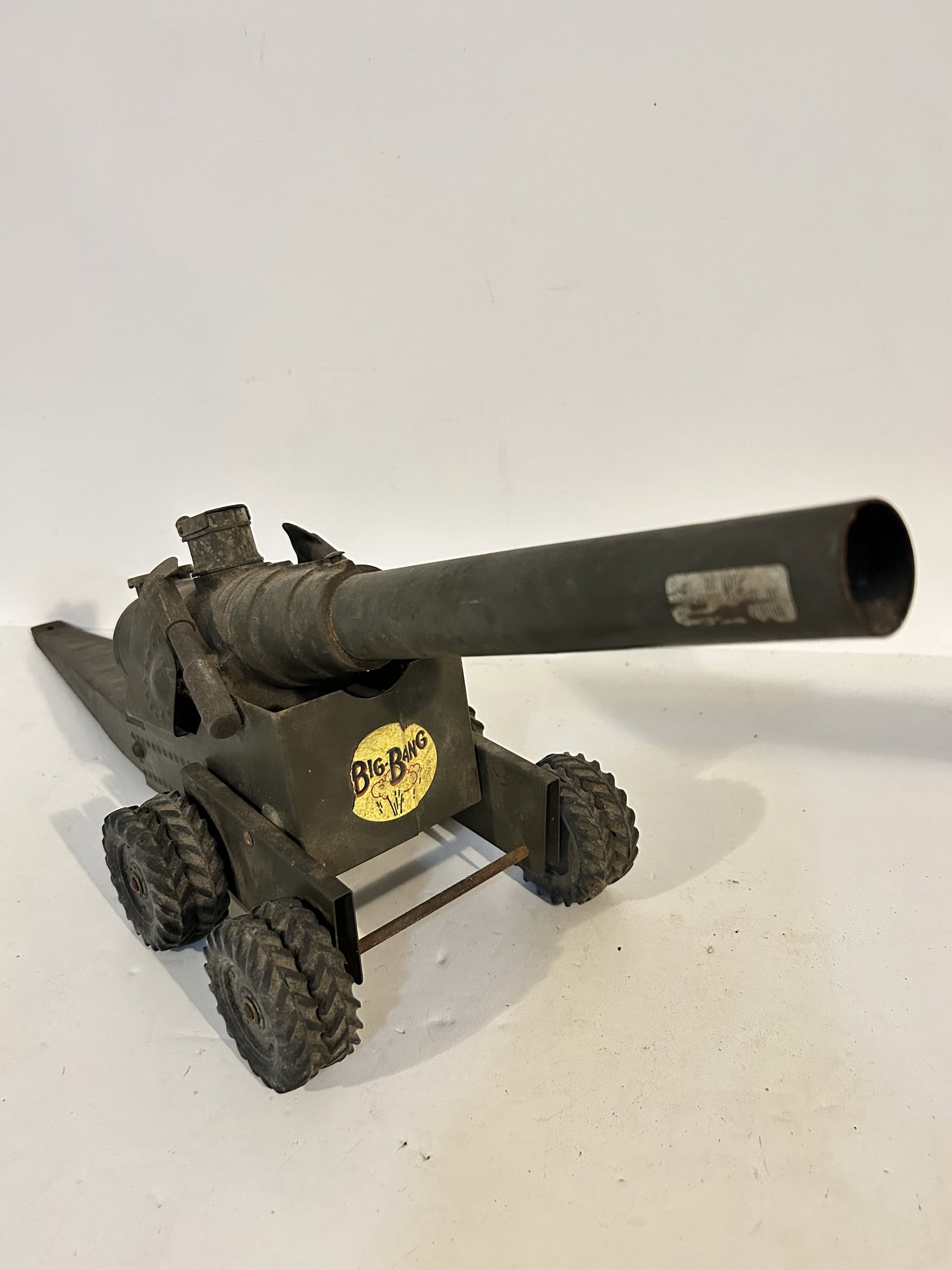 Vintage Big Bang Cannon Cast Iron 24?? Rubber Tires Military Army Green Nice!!!: Vintage Big Bang Cannon Cast Iron 24” Rubber Tires Military Army Green Nice!!! Please view all photos as they are part of the description and condition of this Item, Feel free to contact me with