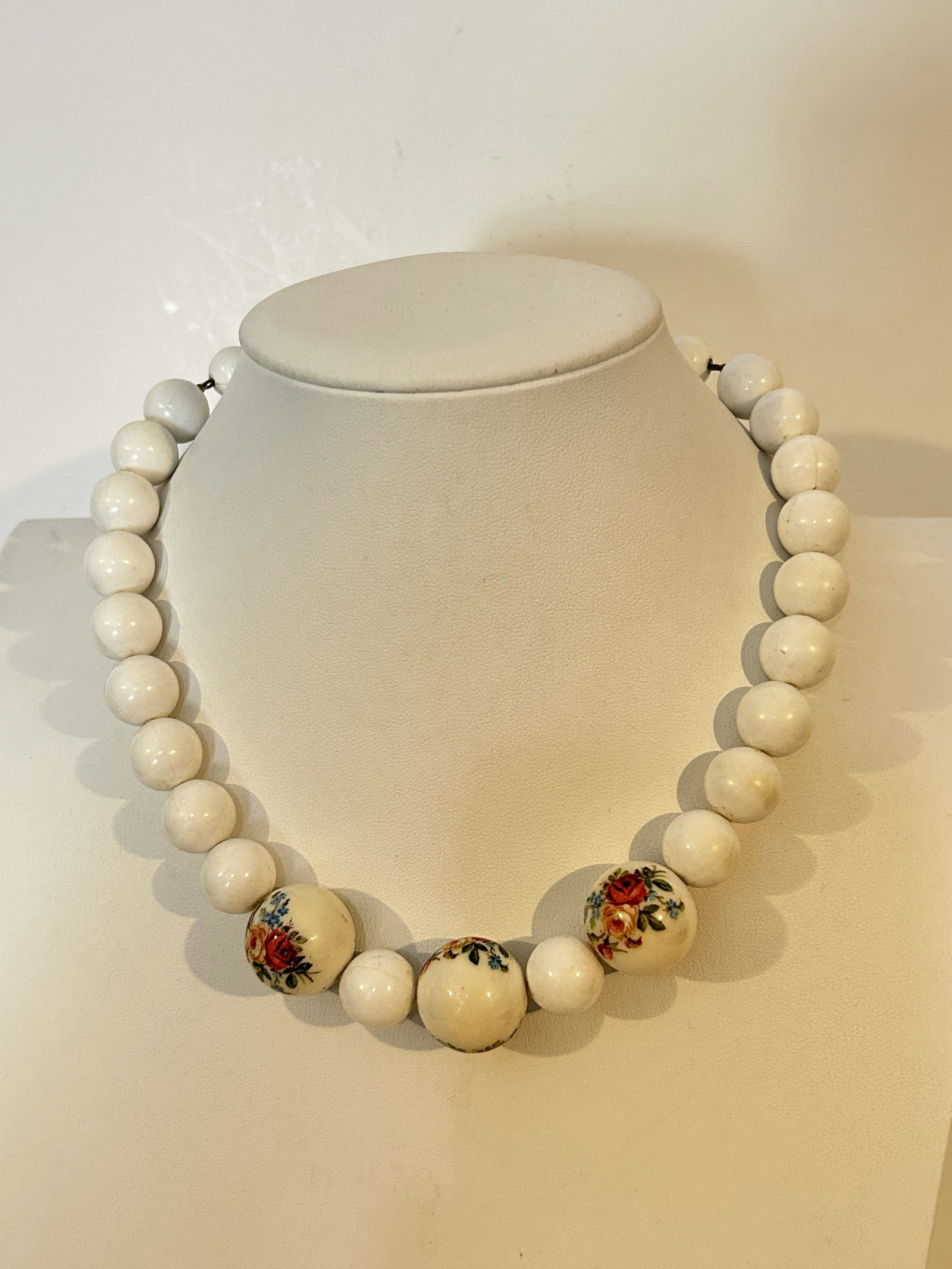 Vintage W. Germany floral beaded choker Necklace 16": Vintage W. Germany floral beaded choker Necklace 16" Please view all photos as they are part of the description and condition of this Item, Feel free to contact me with questions or picture requests! 
