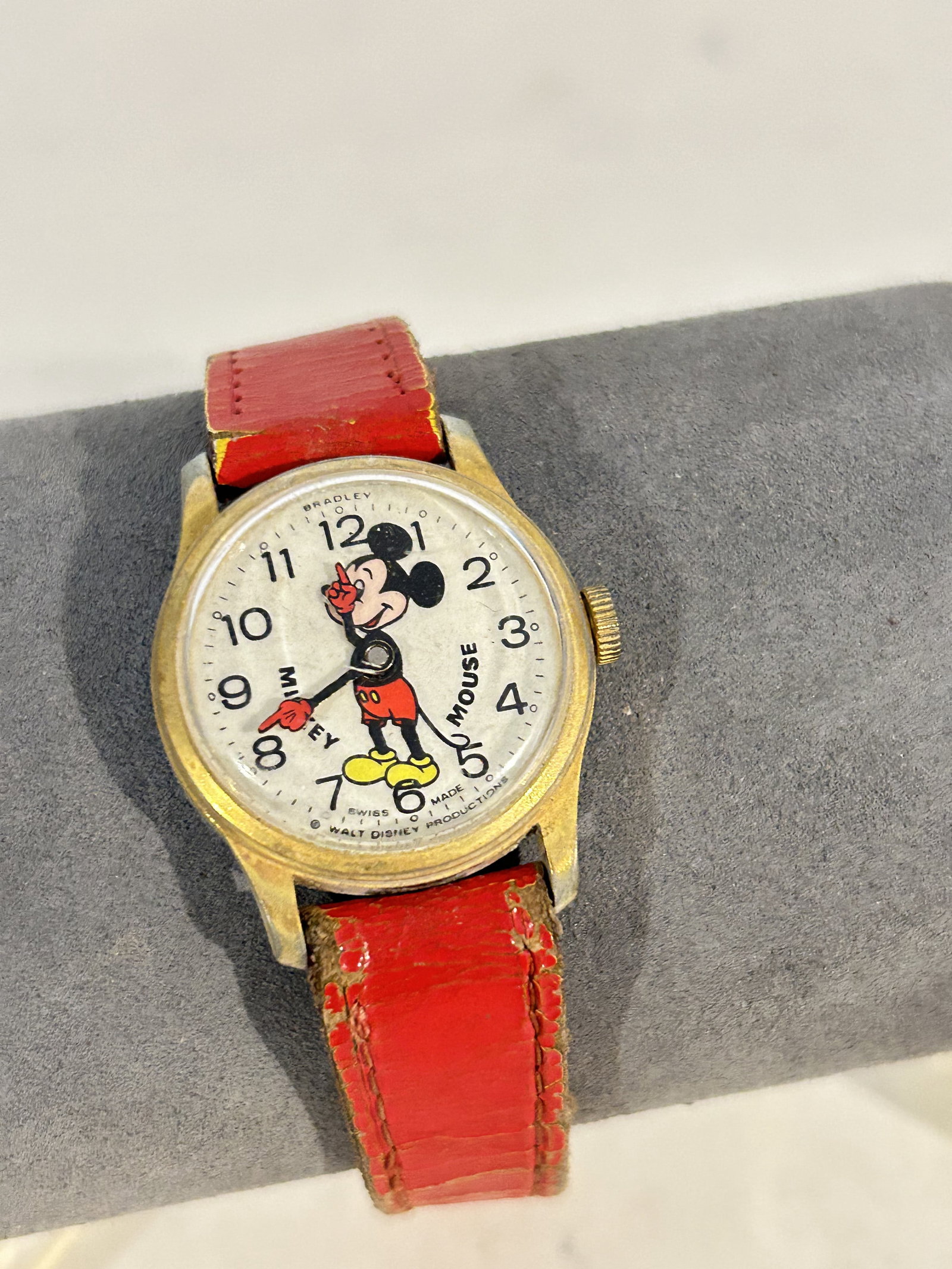 Vintage Bradley Disney 1970's Pie Eyed Mickey Mouse "Fat Boy" Watch Swiss 62 works great !!! Needs (1 of 5)
