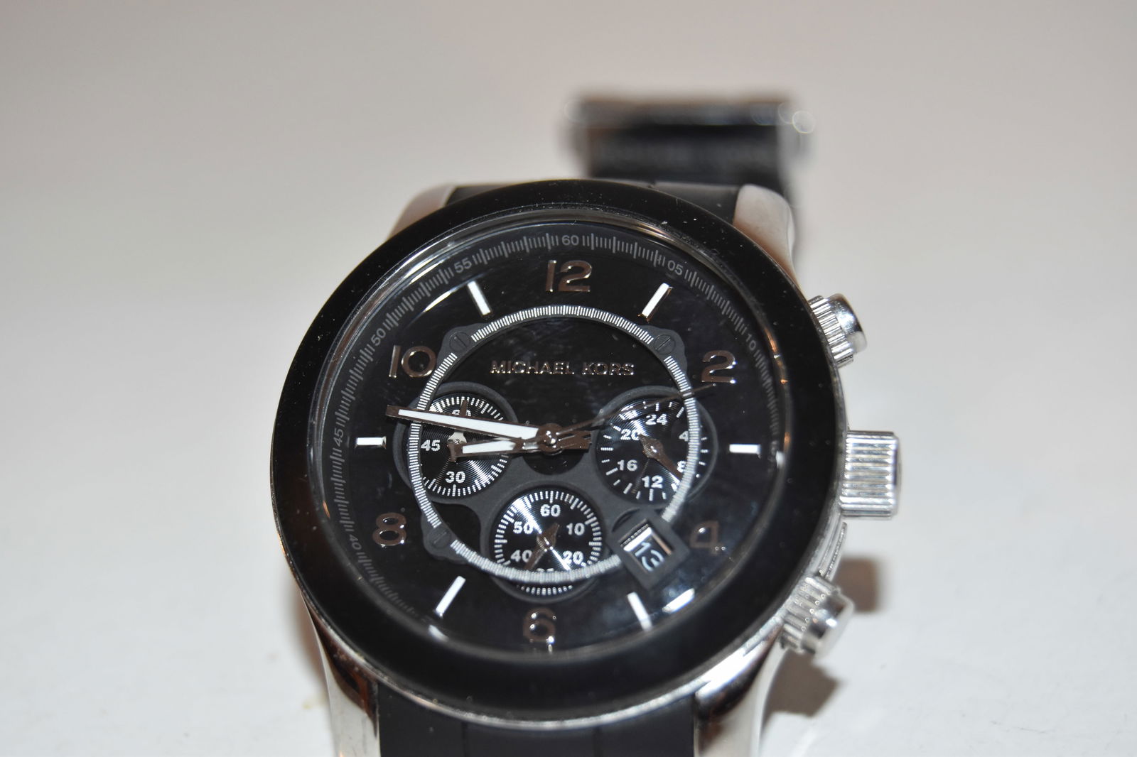 Michael Kors MK-8107 Quartz Chronograph Watch Working Great!!! (1 of 6)