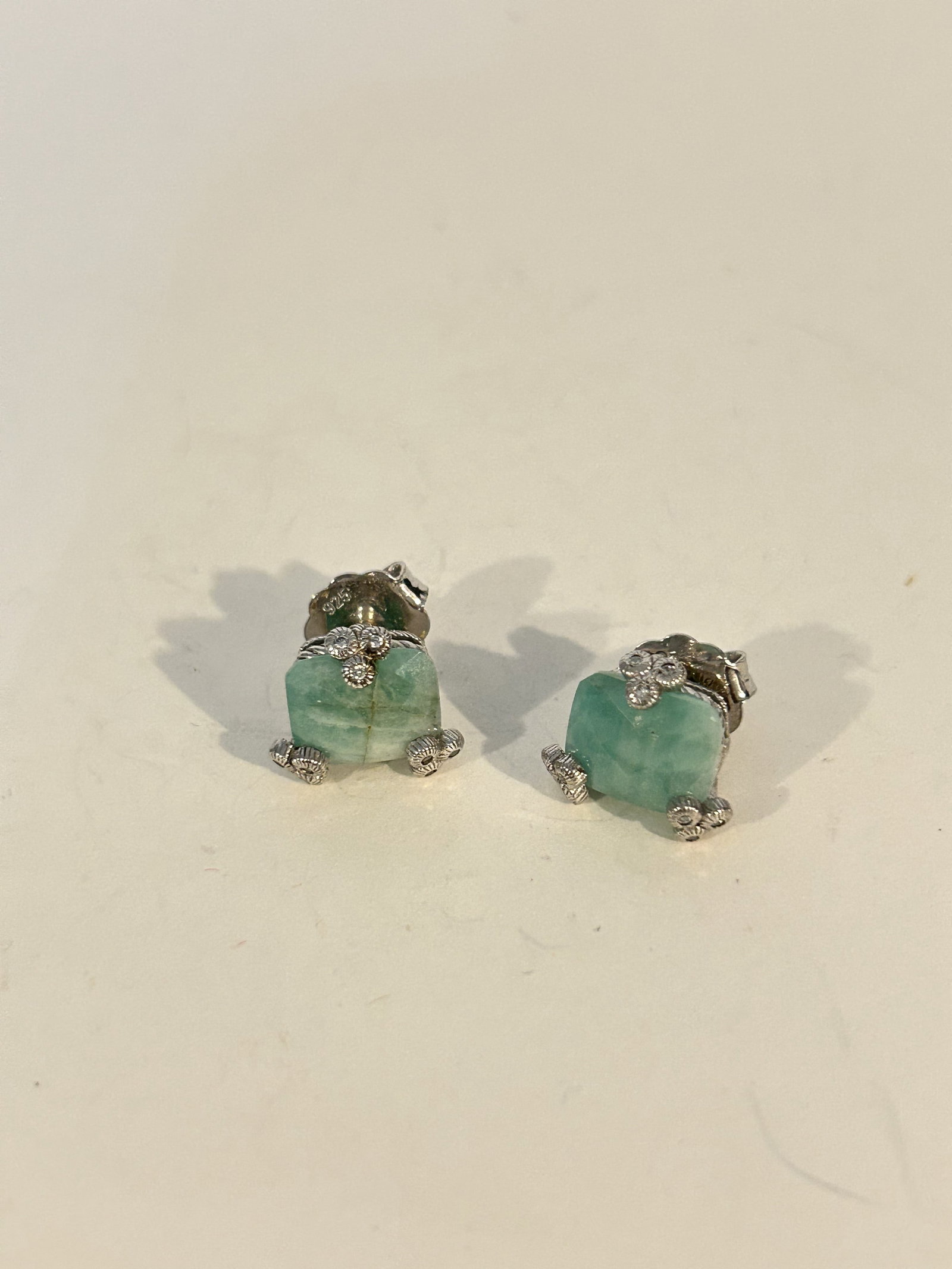 Judith Ripka Sterling Silver and Green Agate Earrings: Judith Ripka Sterling Silver and Green Agate Earrings Please view all photos as they are part of the description and condition of this Item, Feel free to contact me with questions or picture requests!