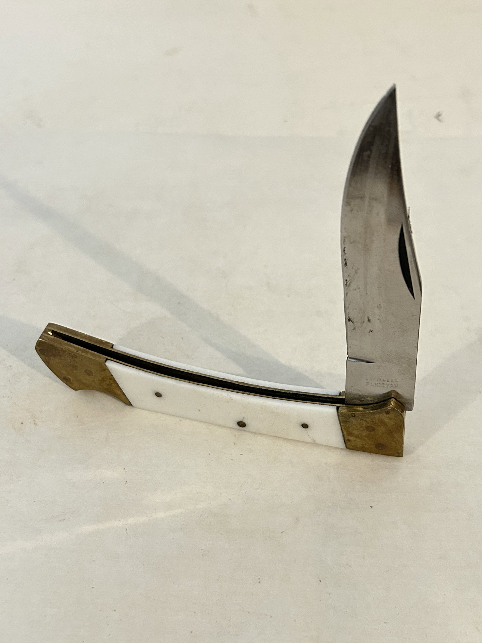Vintage White Pakistan Knife: Vintage White Pakistan Knife Please view all photos as they are part of the description and condition of this Item, Feel free to contact me with questions or picture requests! Used Item AS IS