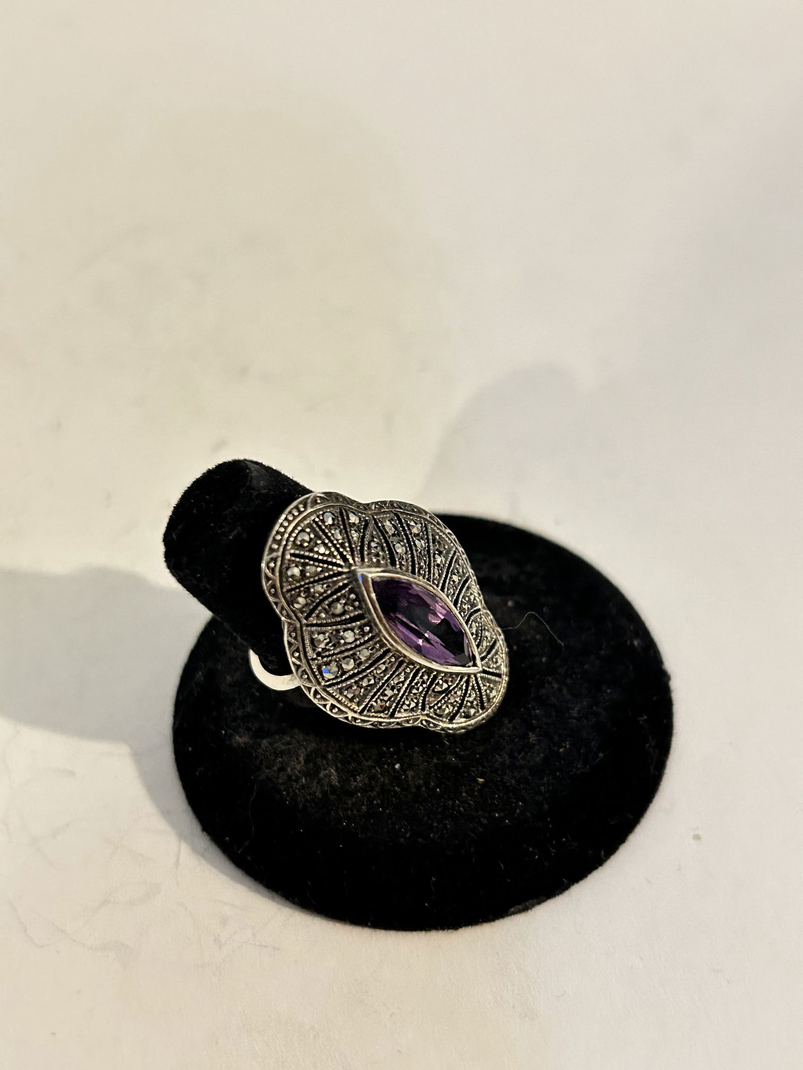 Vintage Sterling Silver statement Amethyst marcasite Ring sz 7 (1 of 5)