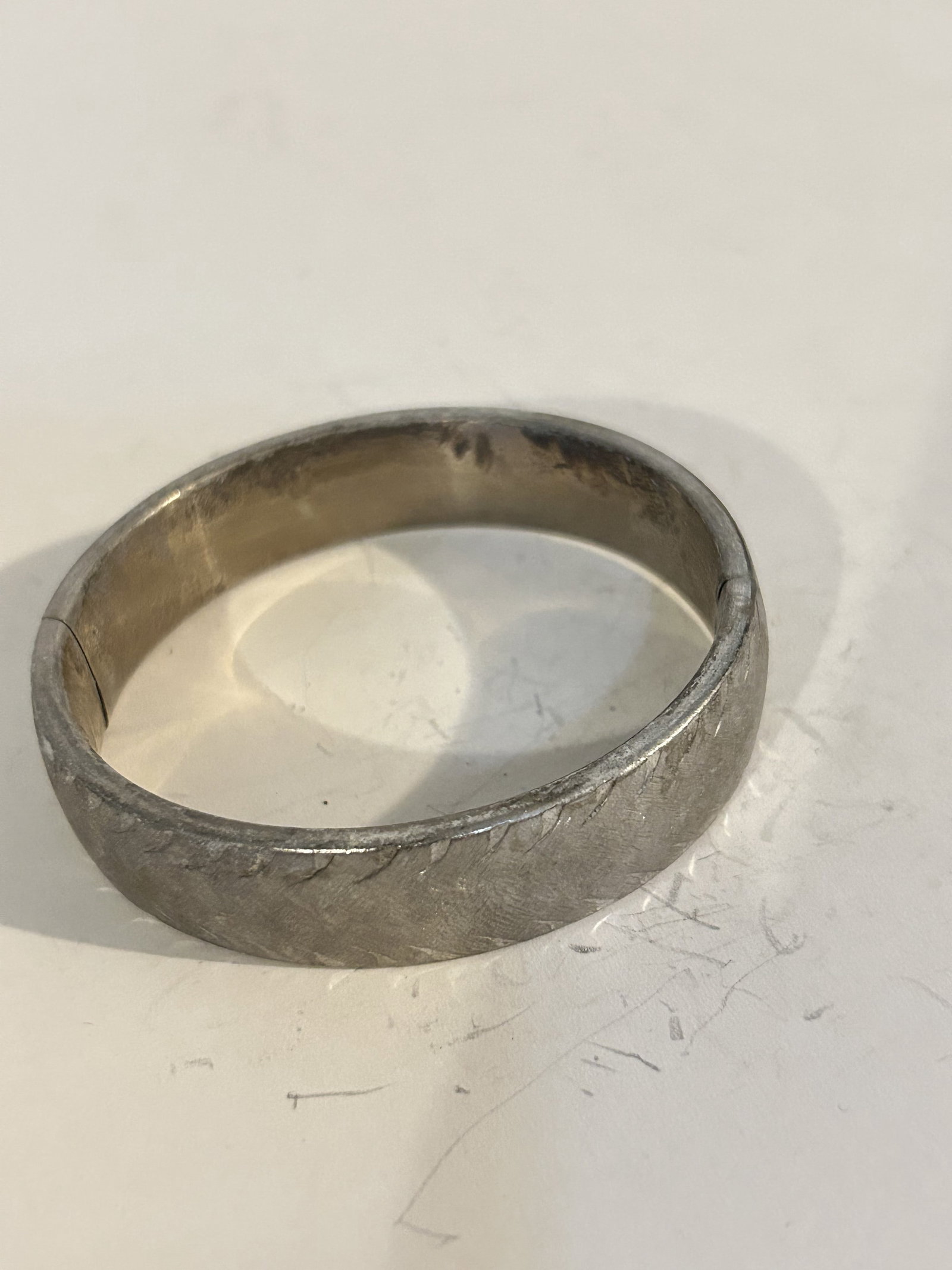 Vintage BEAU STERLING Bangle hinged Bracelet 8": Vintage BEAU STERLING Bangle hinged Bracelet 8" Please view all photos as they are part of the description and condition of this Item, Feel free to contact me with questions or picture requests! Used