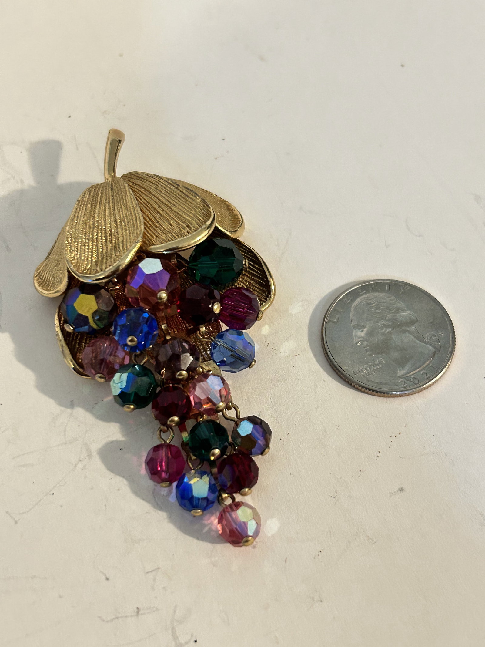 Vintage goldtone grape rhinestone pin Brooch (1 of 4)
