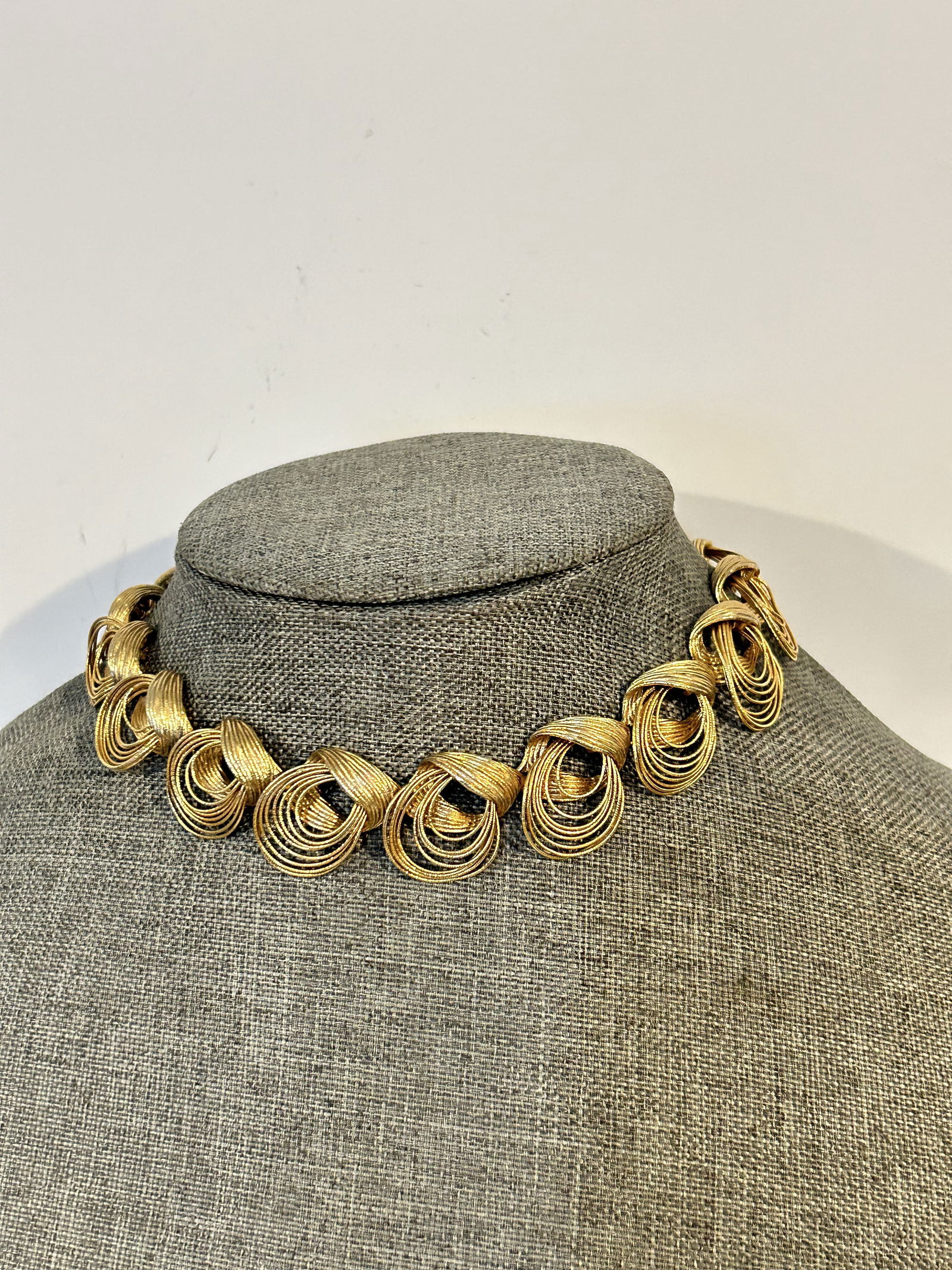 Vintage Kramer Signed Art Deco Gold Tone Collar Choker Necklace 12": Vintage Kramer Signed Art Deco Gold Tone Collar Choker Necklace 12" Please view all photos as they are part of the description and condition of this Item, Feel free to contact me with questions or pic