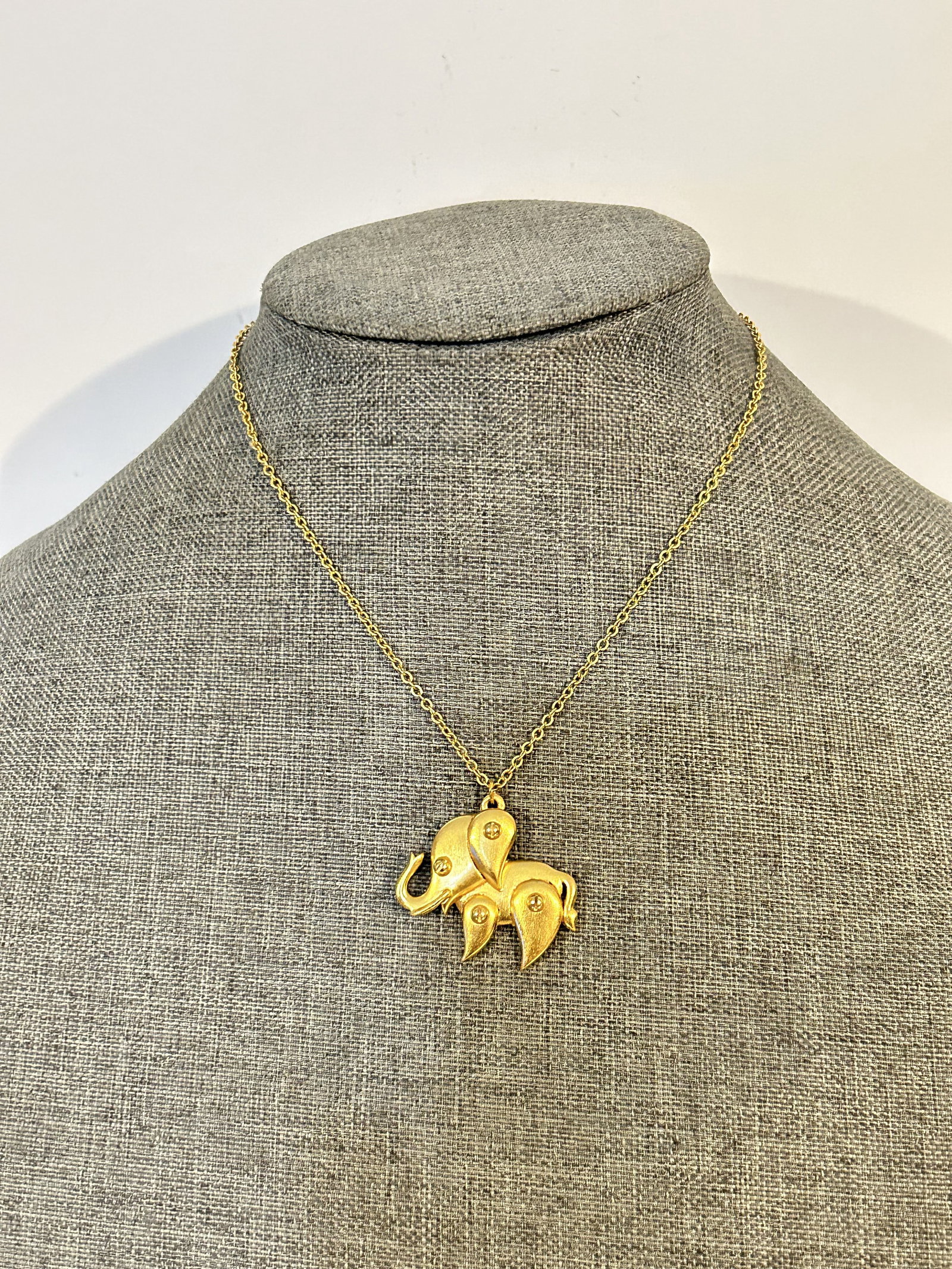 Crown Trifari Vintage Gold Tone Elephant Pin/Brooch: Crown Trifari Vintage Gold Tone Elephant Pin/Brooch Please view all photos as they are part of the description and condition of this Item, Feel free to contact me with questions or picture requests! U