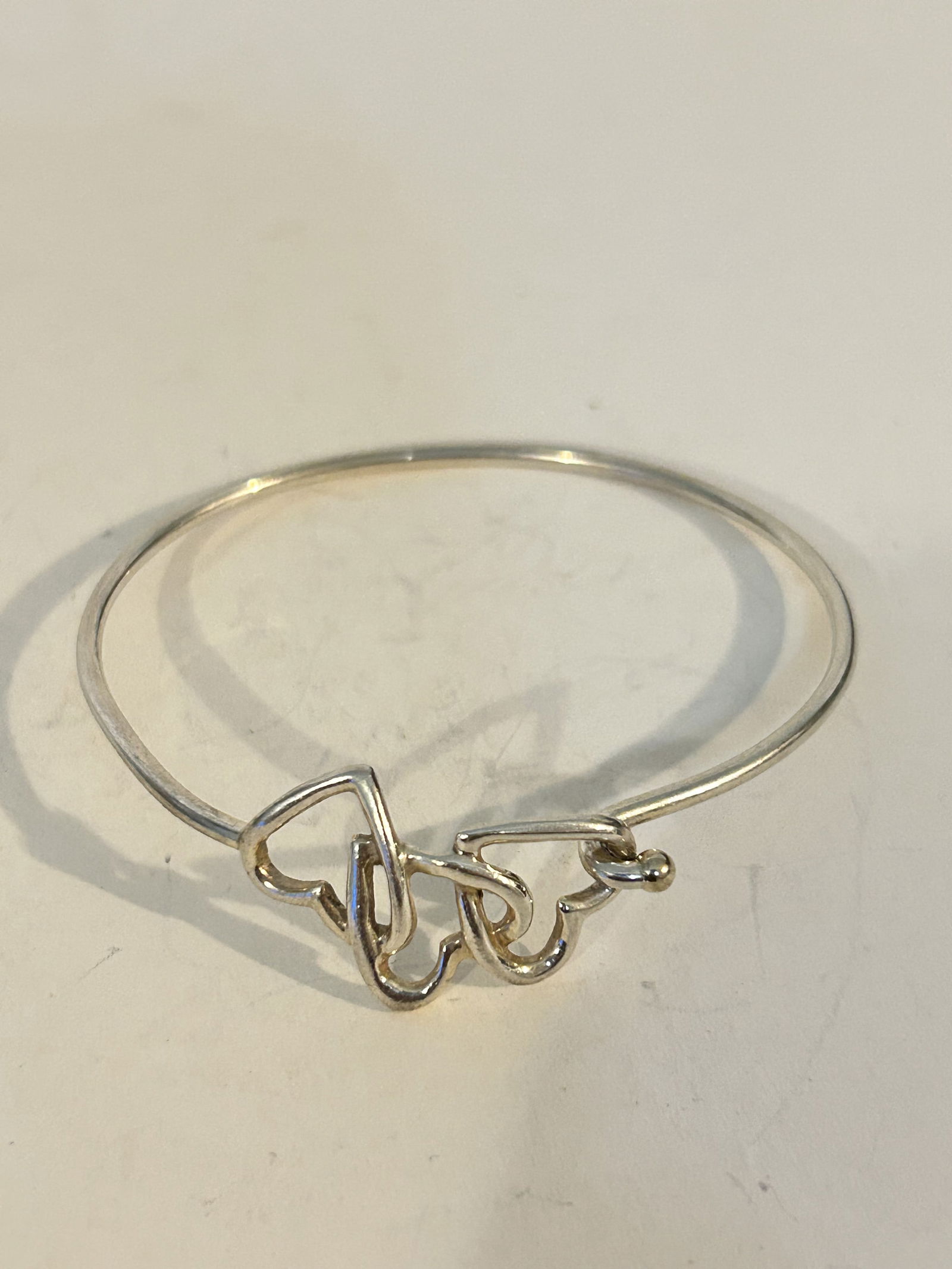 vintage tiffany co sterling silver triple heart bangle bracelet  8" (1 of 6)