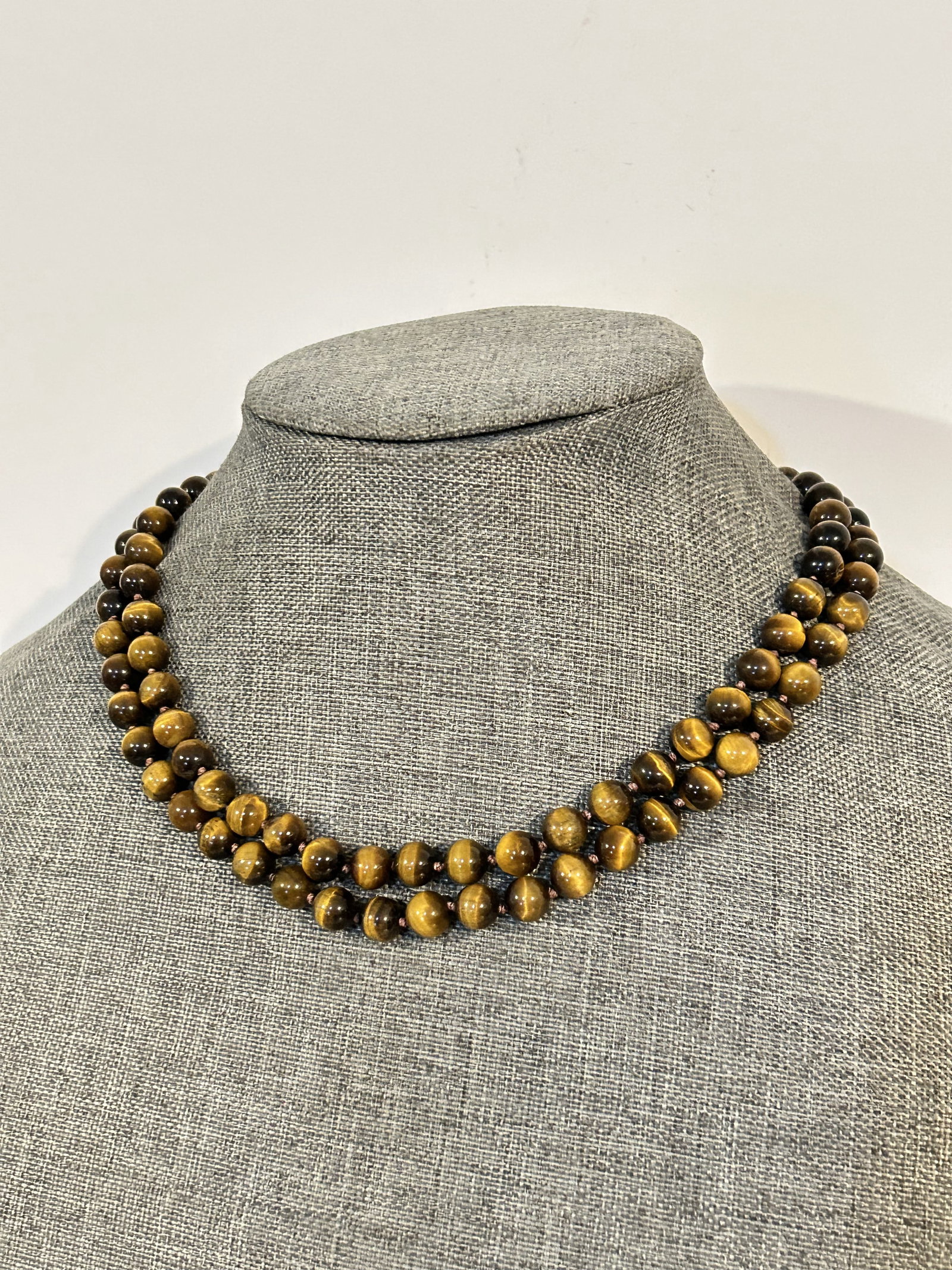 Vintage beaded tigers eye 34" Necklace: Vintage beaded tigers eye 34" Necklace Please view all photos as they are part of the description and condition of this Item, Feel free to contact me with questions or picture requests! Used Item AS I
