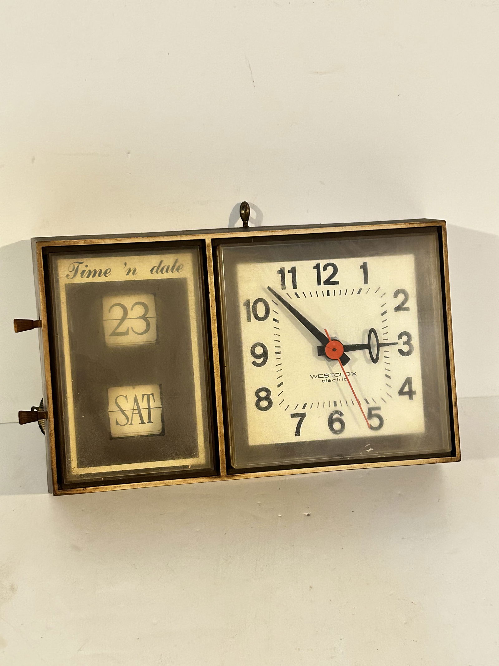 Vintage Westclox "Time 'n Date" electric flip clock. Model #26085 Works (1 of 6)