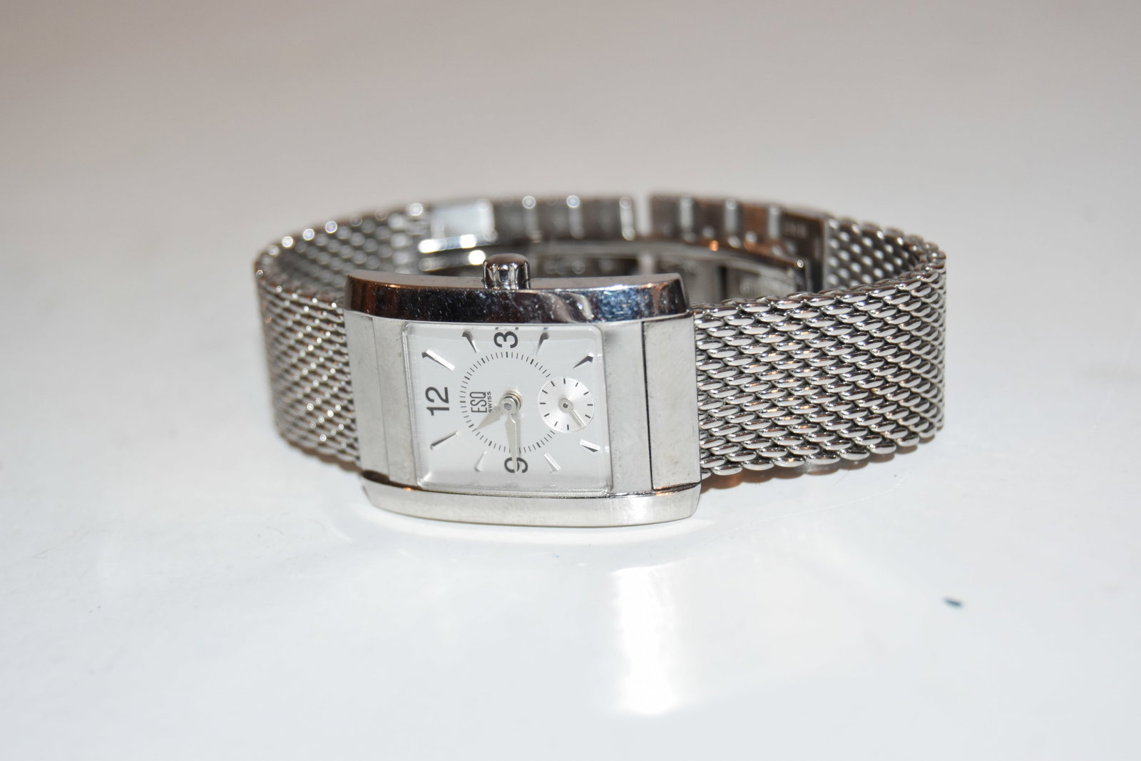 ESQ Swiss Watch Silver Tone works great!!! Quartz: ESQ Swiss Watch Silver Tone works great!!! Quartz Please view all photos as they are part of the description and condition of this Item, Feel free to contact me with questions or picture requests! Use