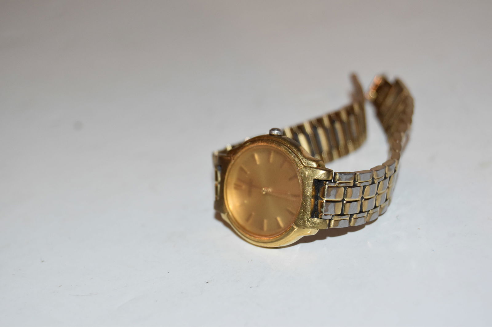 Vintage Seiko Ladies gold tone watch Works, Original Band face is a little hazy: Vintage Seiko Ladies gold tone watch Works, Original Band face is a little hazy Please view all photos as they are part of the description and condition of this Item, Feel free to contact me with ques