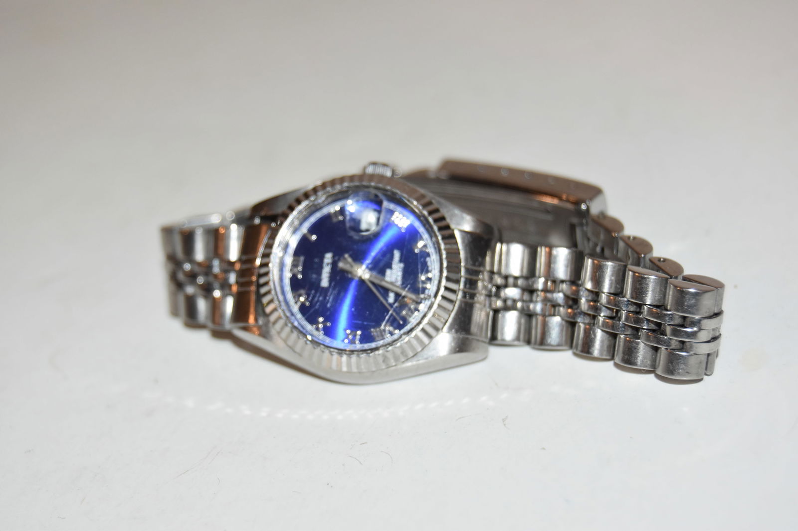 vintage invicta watch blue dial woman works great!!! Face has some scratches: vintage invicta watch blue dial woman works great!!! Face has some scratches Please view all photos as they are part of the description and condition of this Item, Feel free to contact me with questio