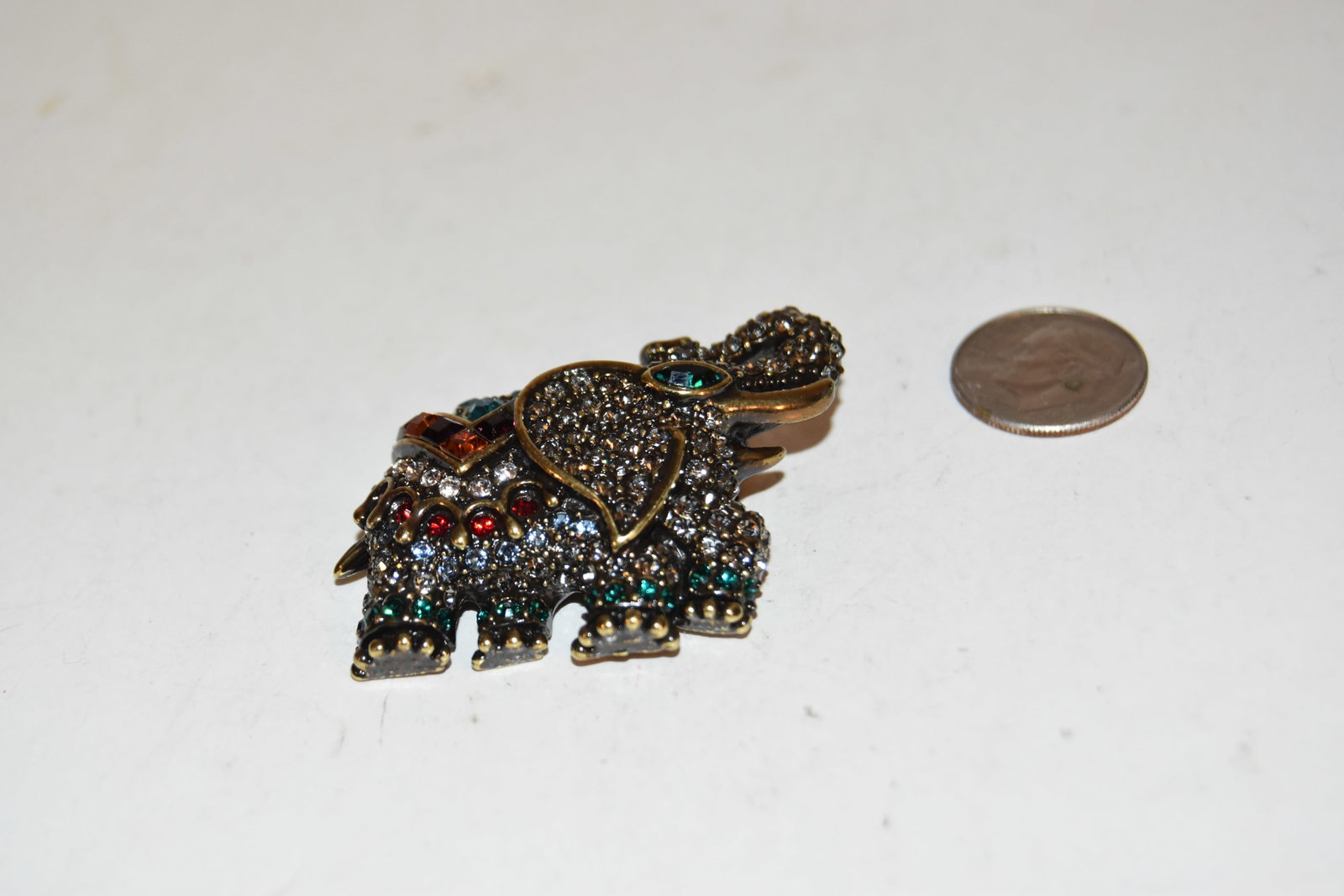 vintage heidi daus elephant pendant necklace 1 3/4" x 1 1/2": vintage heidi daus elephant pendant necklace 1 3/4" x 1 1/2" Please view all photos as they are part of the description and condition of this Item, Feel free to contact me with questions or picture re
