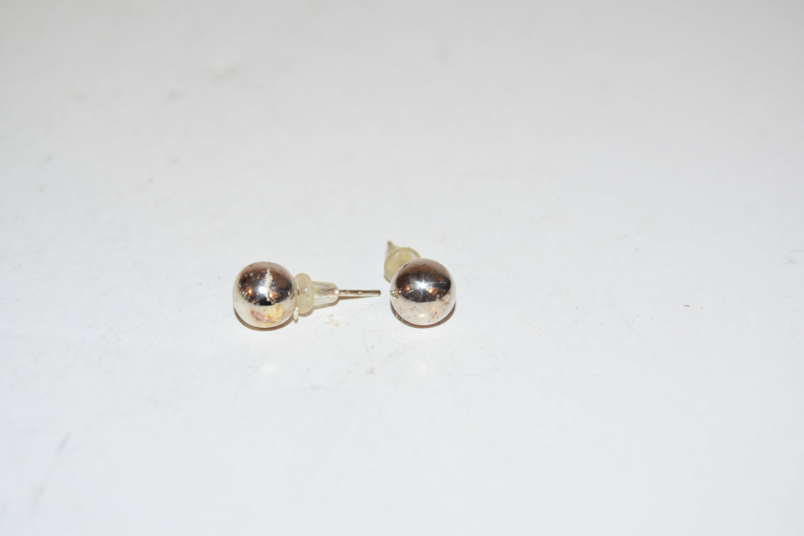 Vintage Sterling Silver post earrings: Vintage Sterling Silver post earrings Please view all photos as they are part of the description and condition of this Item, Feel free to contact me with questions or picture requests! Used Item AS IS