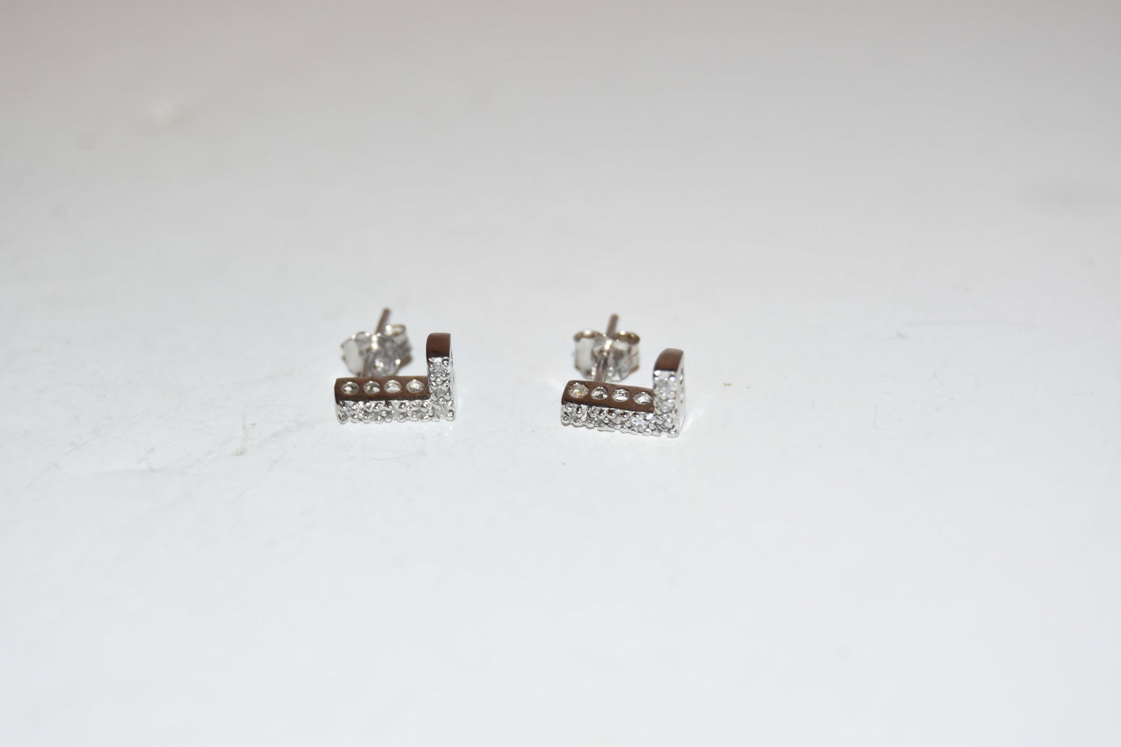 Vintage Sterling Silver Letter L rhinestone earrings: Vintage Sterling Silver Letter L rhinestone earrings Please view all photos as they are part of the description and condition of this Item, Feel free to contact me with questions or picture requests! 