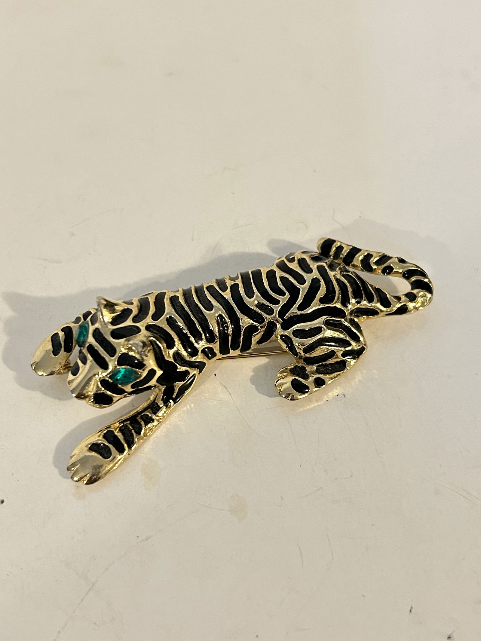 Vintage gold tone cat pin Brooch (1 of 4)