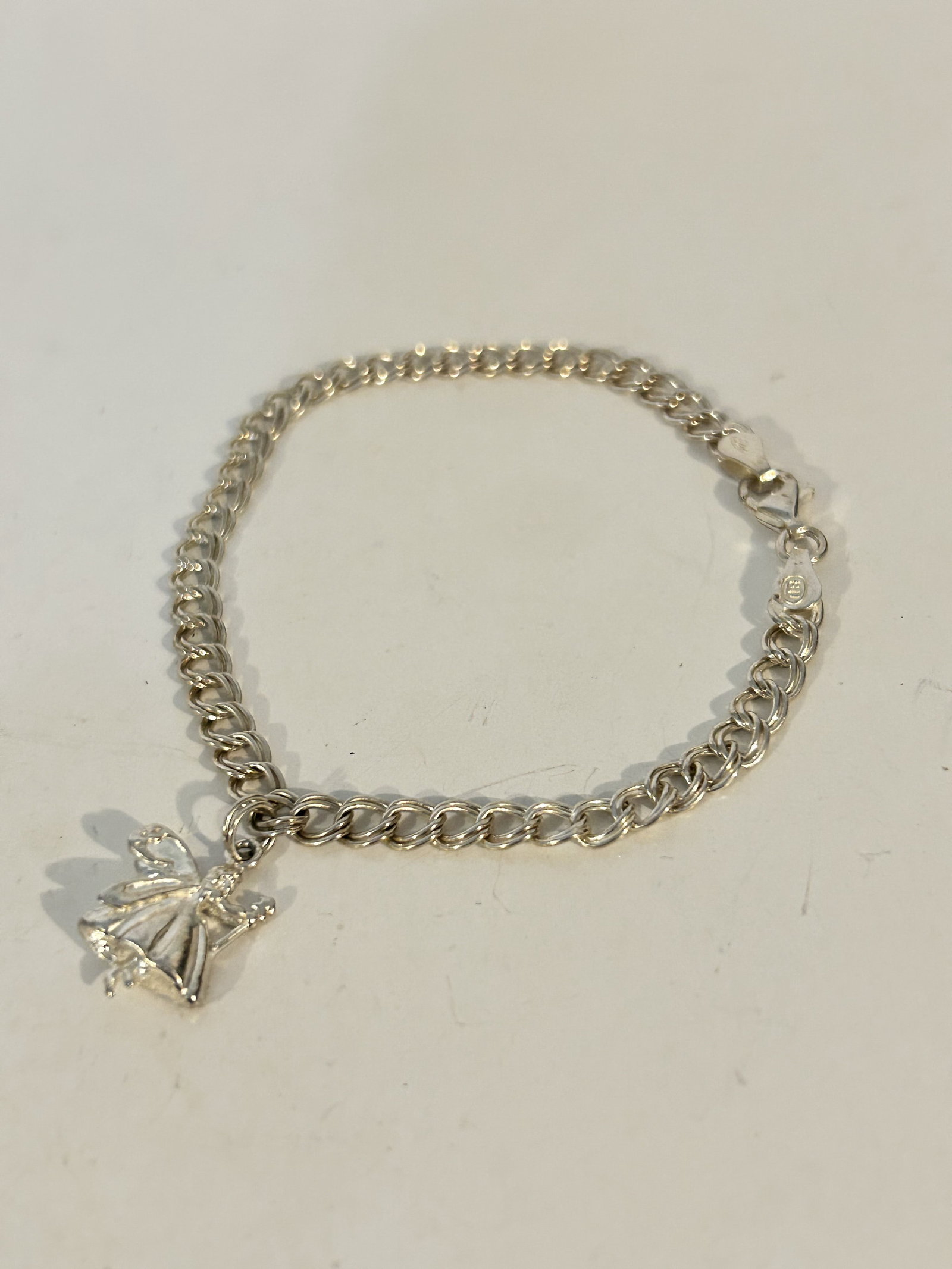 Vintage Sterling Silver SIGNED SU Bracelet sz 6" with lady pendant: Vintage Sterling Silver SIGNED SU Bracelet sz 6" with lady pendant Please view all photos as they are part of the description and condition of this Item, Feel free to contact me with questions or pict