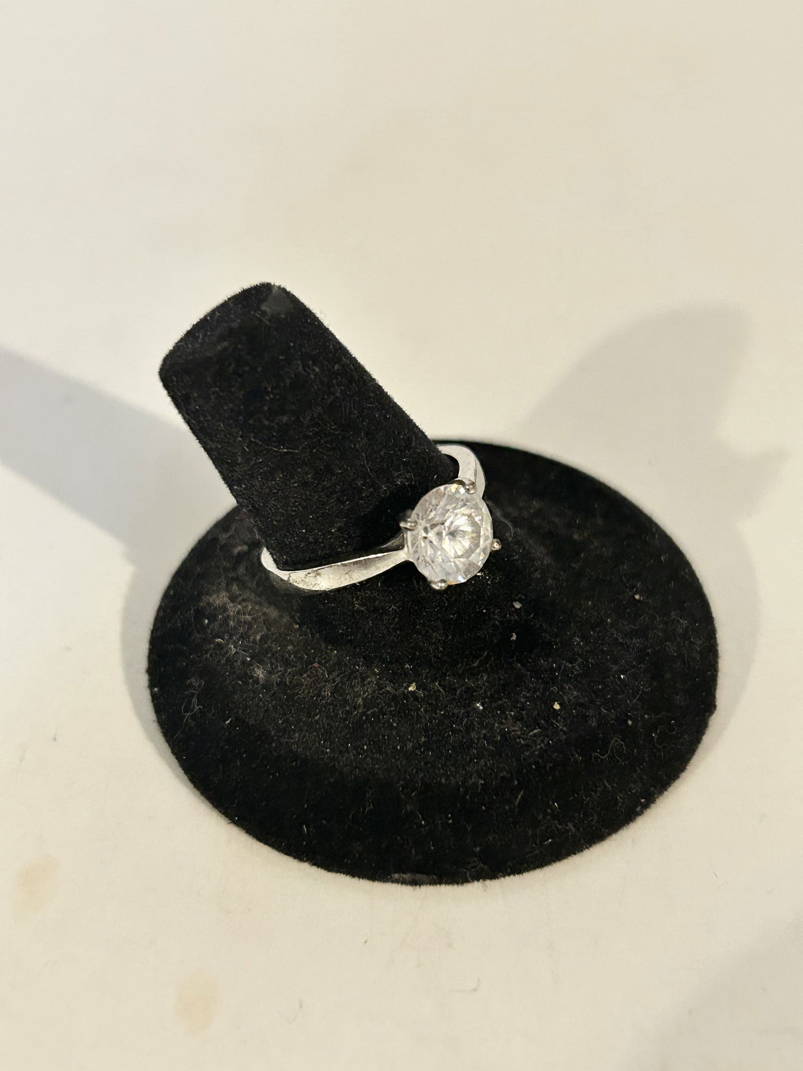 Vintage Sterling Silver rhinestone Ring sz 8 (1 of 5)