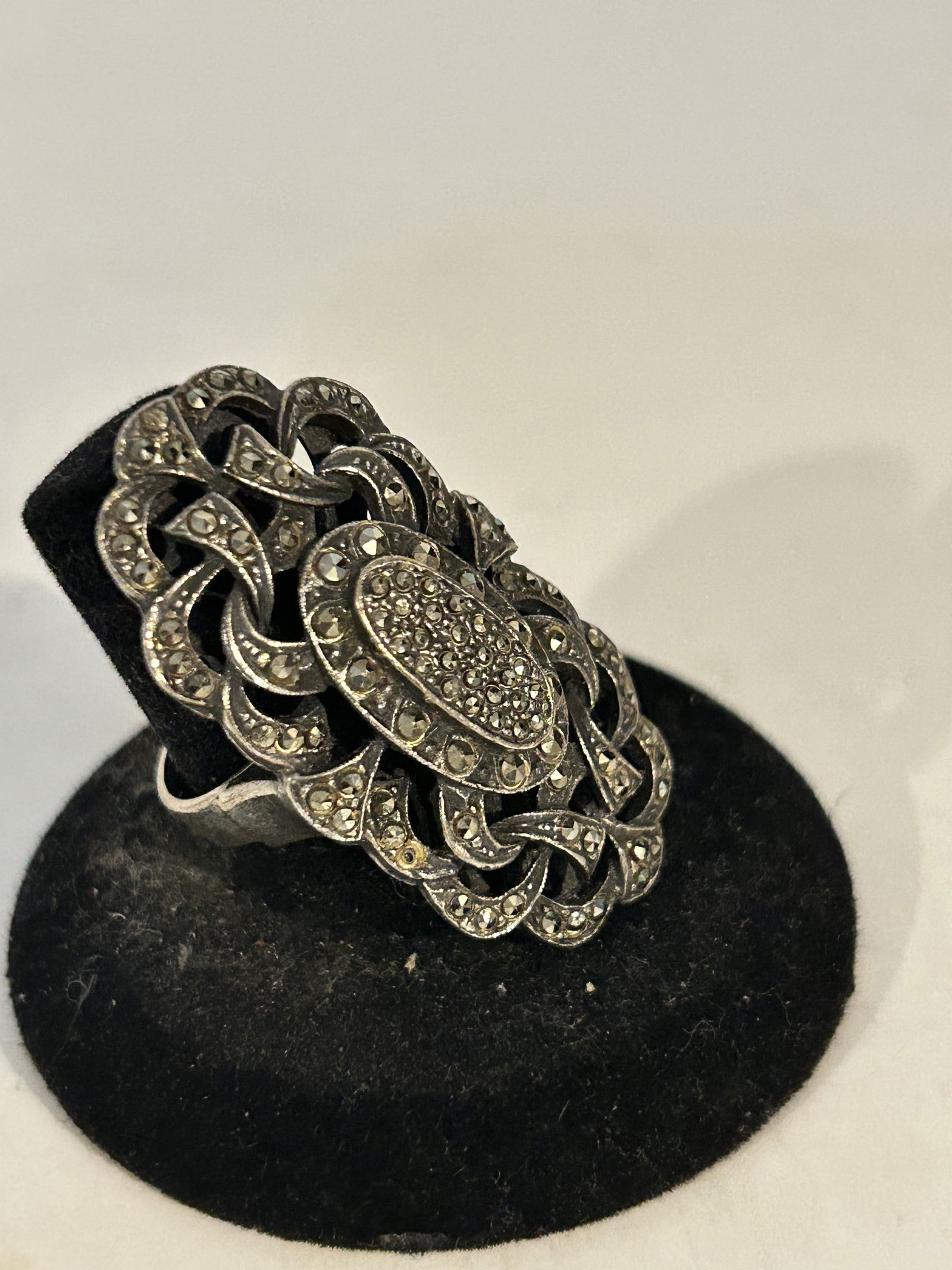 Wow Vintage Sterling Silver marcasite floral Ring sz 8 16 grams missing 1 stone (1 of 5)