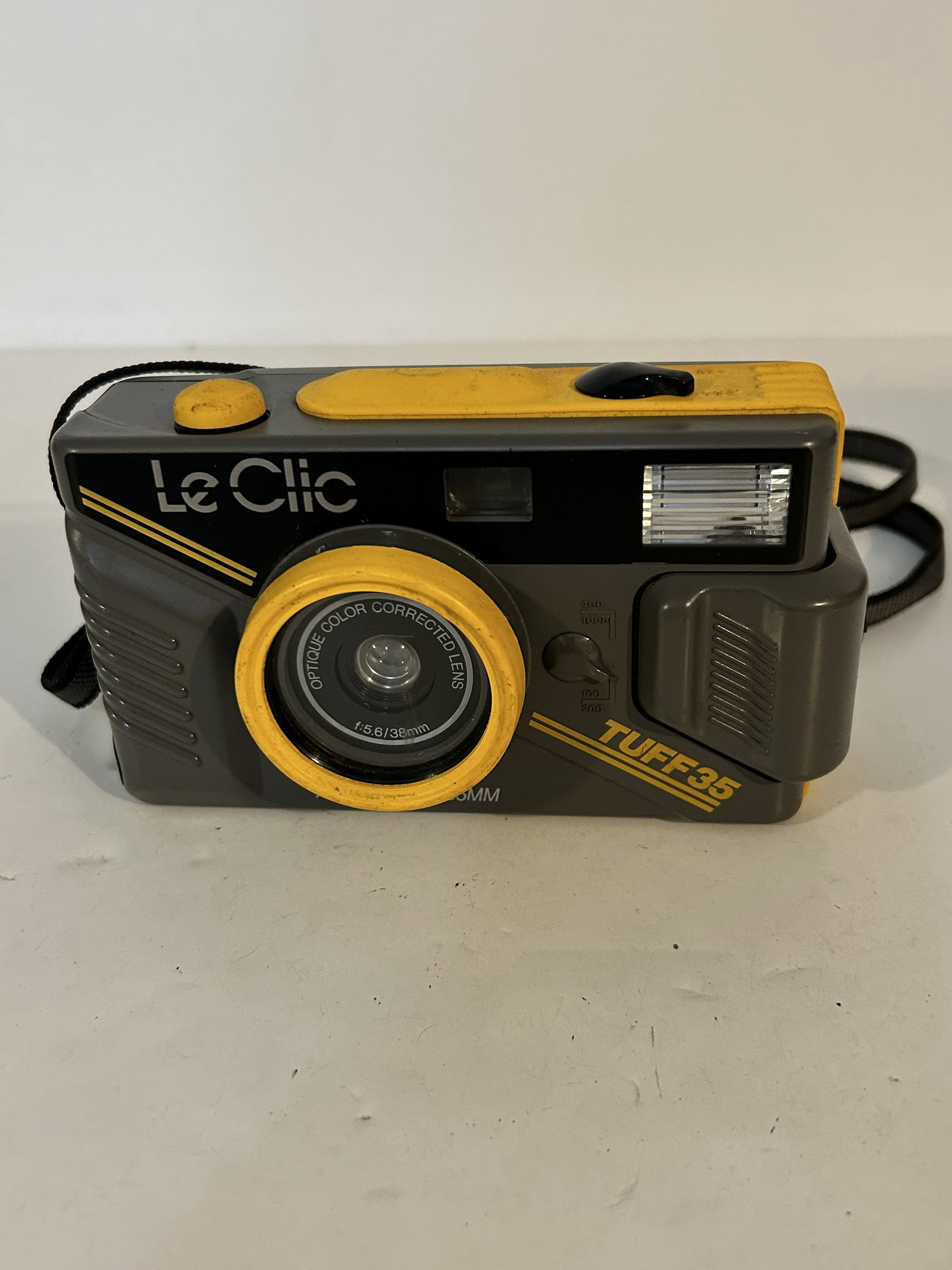 Vintage Le Clic Tuff 35 5.6/38mm All Weather 35mm Film Camera All In One works: Vintage Le Clic Tuff 35 5.6/38mm All Weather 35mm Film Camera All In One works Please view all photos as they are part of the description and condition of this Item, Feel free to contact me with quest