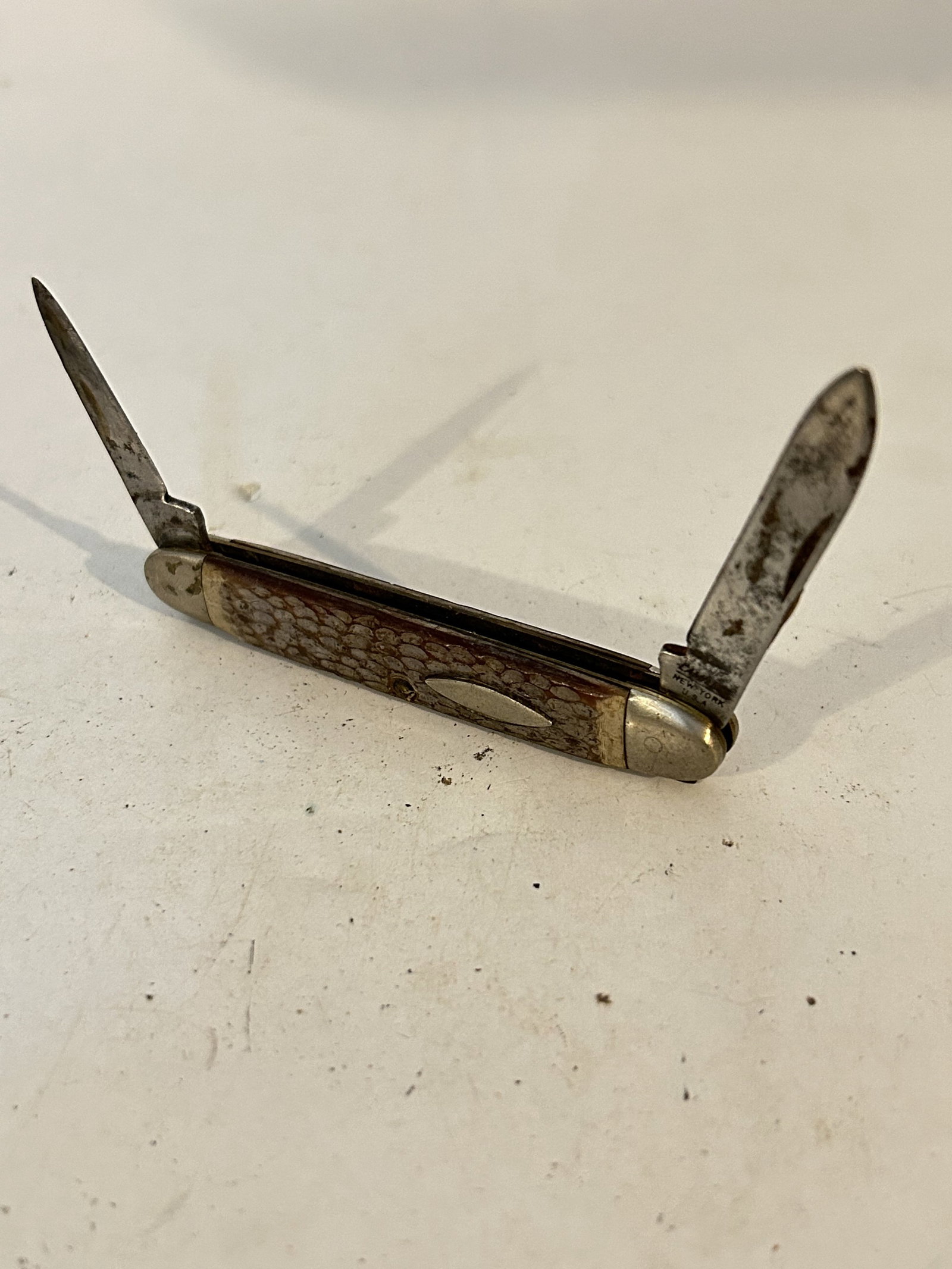 Vintage Camillus 41 Senator Pen Knife Carbon Steel Delrin Grips: Vintage Camillus 41 Senator Pen Knife Carbon Steel Delrin Grips Please view all photos as they are part of the description and condition of this Item, Feel free to contact me with questions or picture