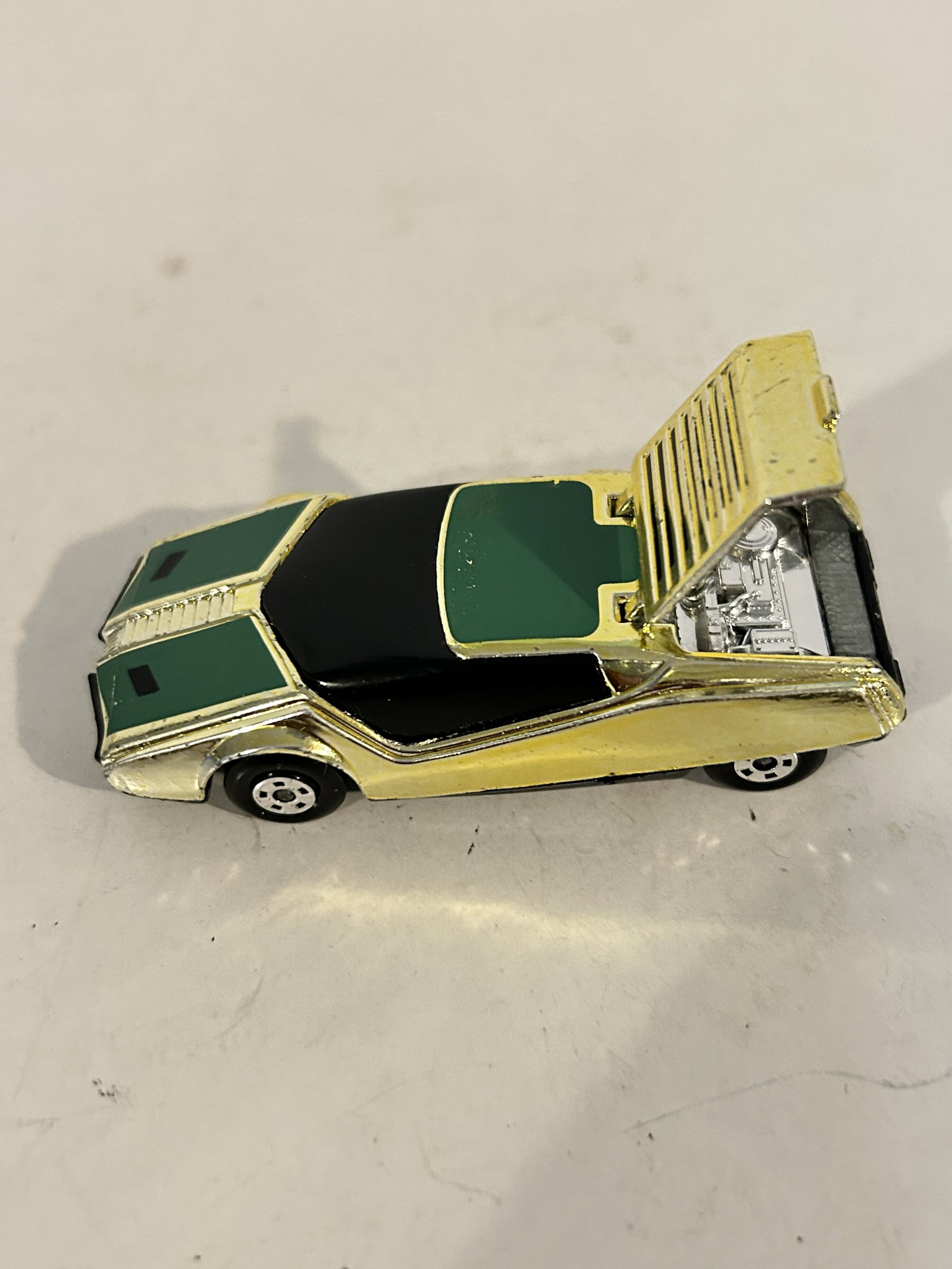 Vintage Match box car GOLDEN X 1973: Vintage Match box car GOLDEN X 1973 Please view all photos as they are part of the description and condition of this Item, Feel free to contact me with questions or picture requests! Used Item AS IS