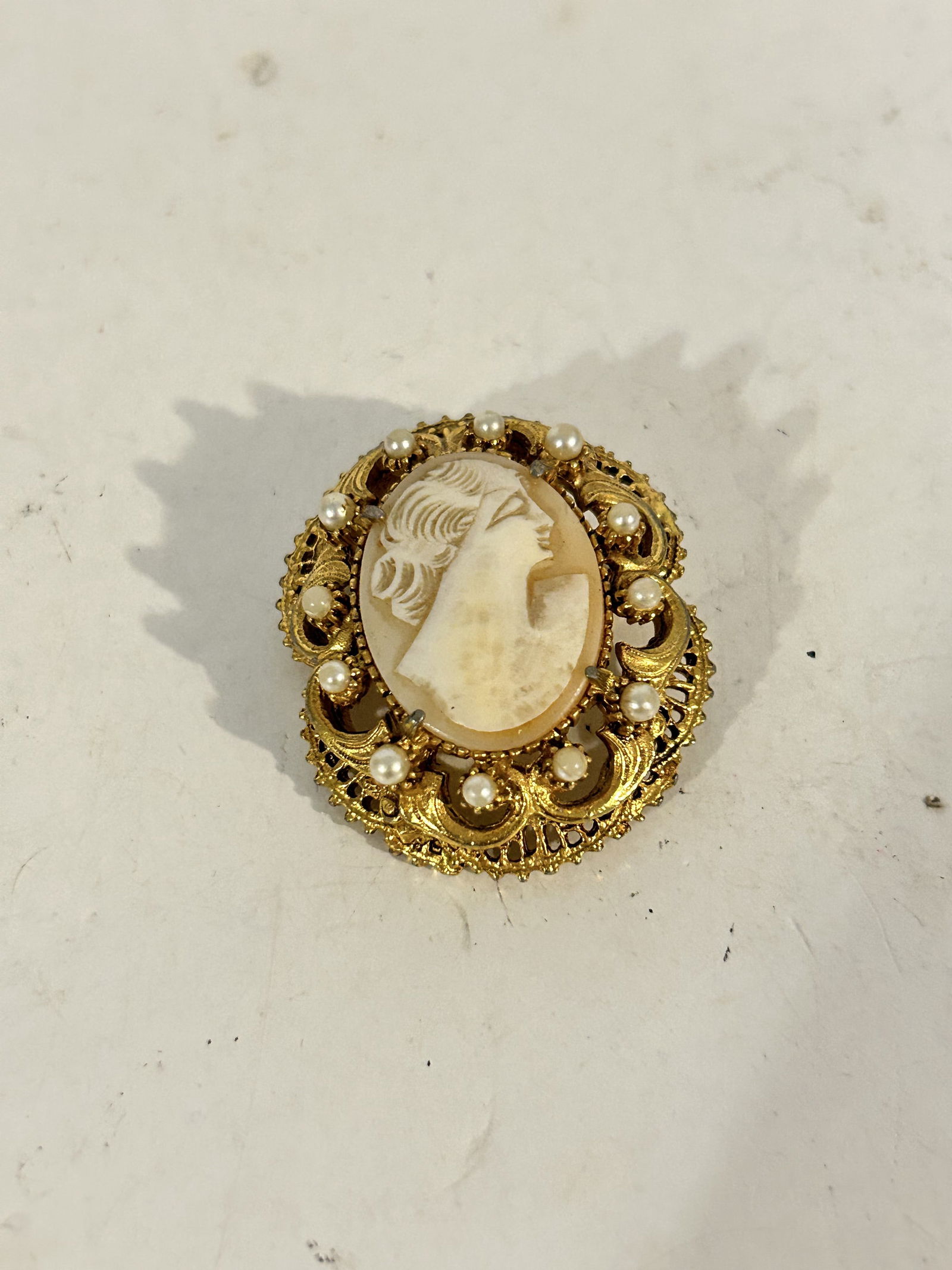 Vtg Signed Florenza Carved Shell Cameo Brooch Pin Clip (1 of 4)