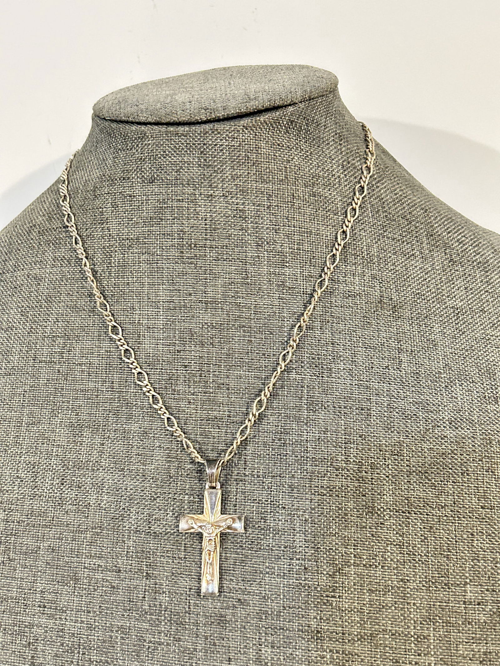 Vintage Sterling Silver Crucifix Cross Necklace size 18" (1 of 6)