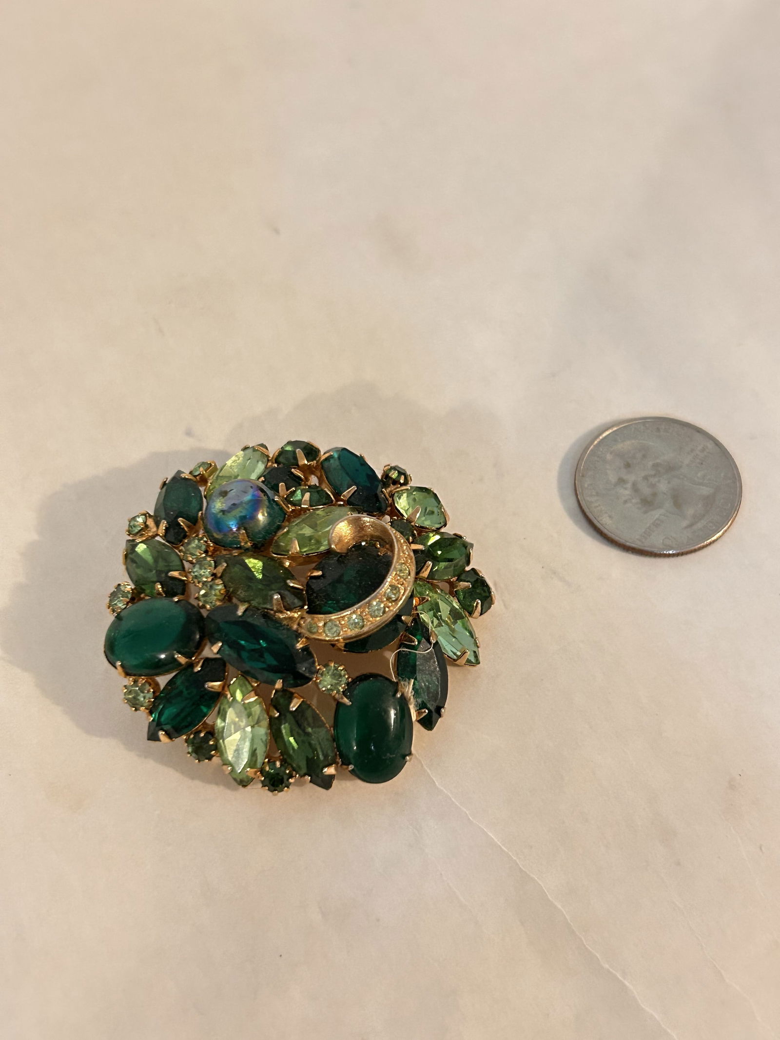 Vtg Austrian Crystal Brooch Emerald Green (1 of 4)