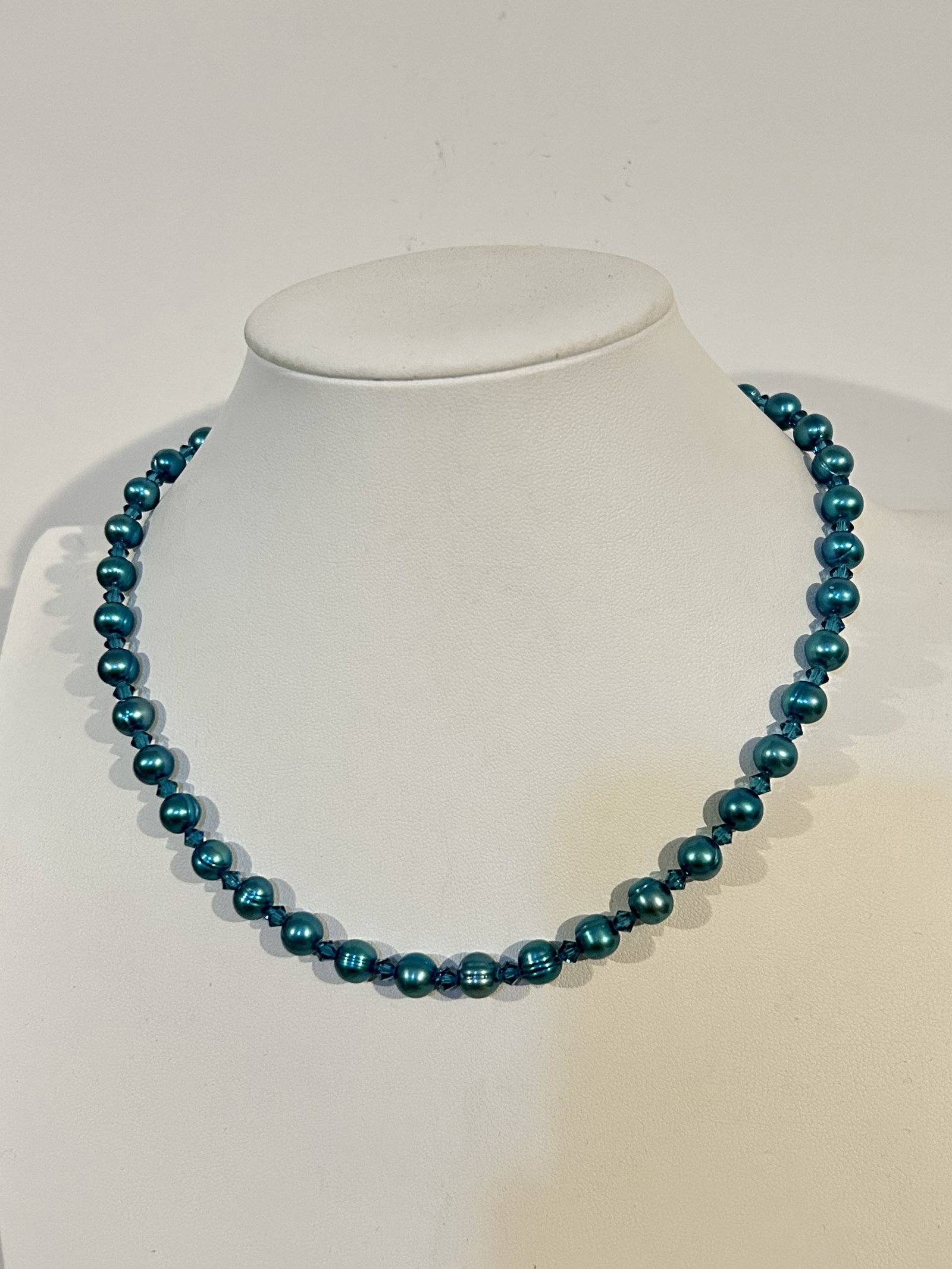 Vintage Honora Pearl Swarovski Crystal beaded Sterling Silver Necklace 18": Vintage Honora Pearl Swarovski Crystal beaded Sterling Silver Necklace 18" Please view all photos as they are part of the description and condition of this Item, Feel free to contact me with questions