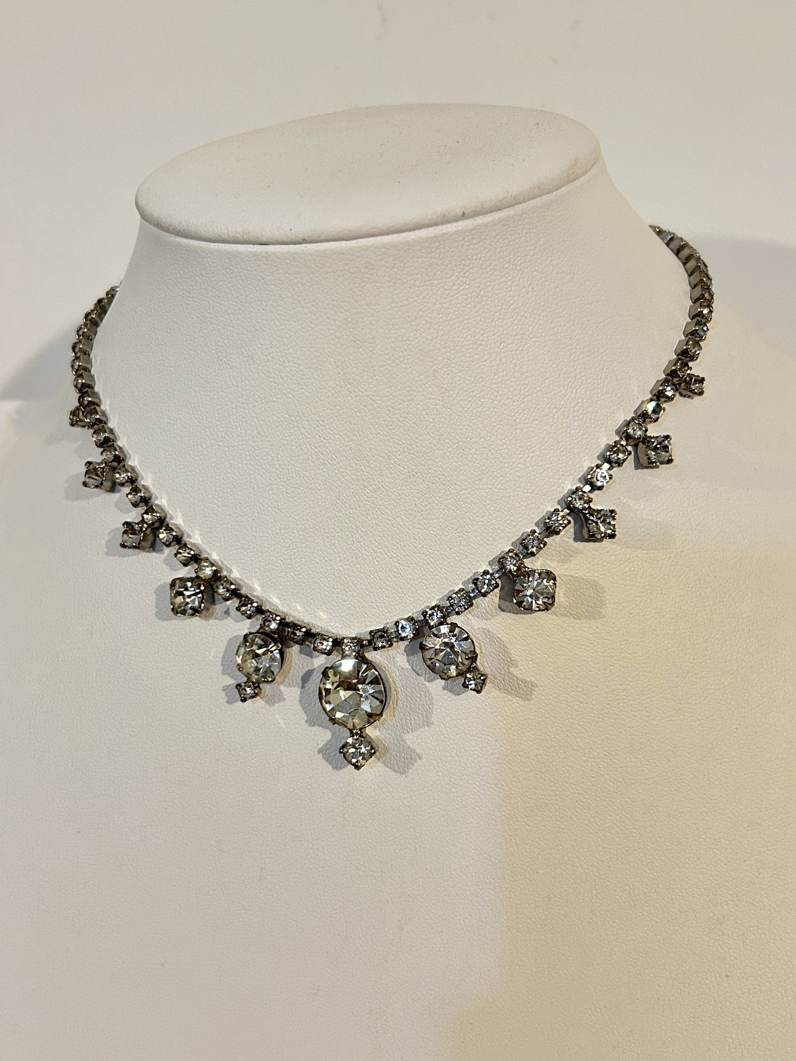 Vintage rhinestone choker Necklace 14": Vintage rhinestone choker Necklace 14" Please view all photos as they are part of the description and condition of this Item, Feel free to contact me with questions or picture requests! Used Item AS I