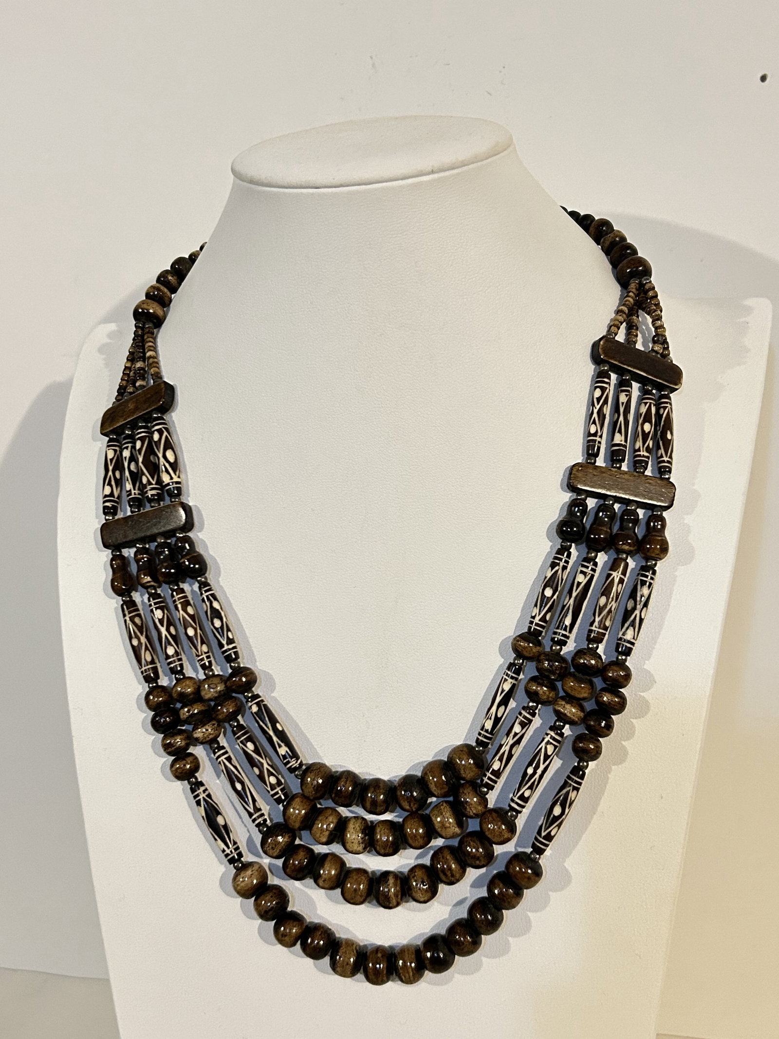 vintage ethnic brown beaded necklace 20": vintage ethnic brown beaded necklace 20" Please view all photos as they are part of the description and condition of this Item, Feel free to contact me with questions or picture requests! Used Item AS