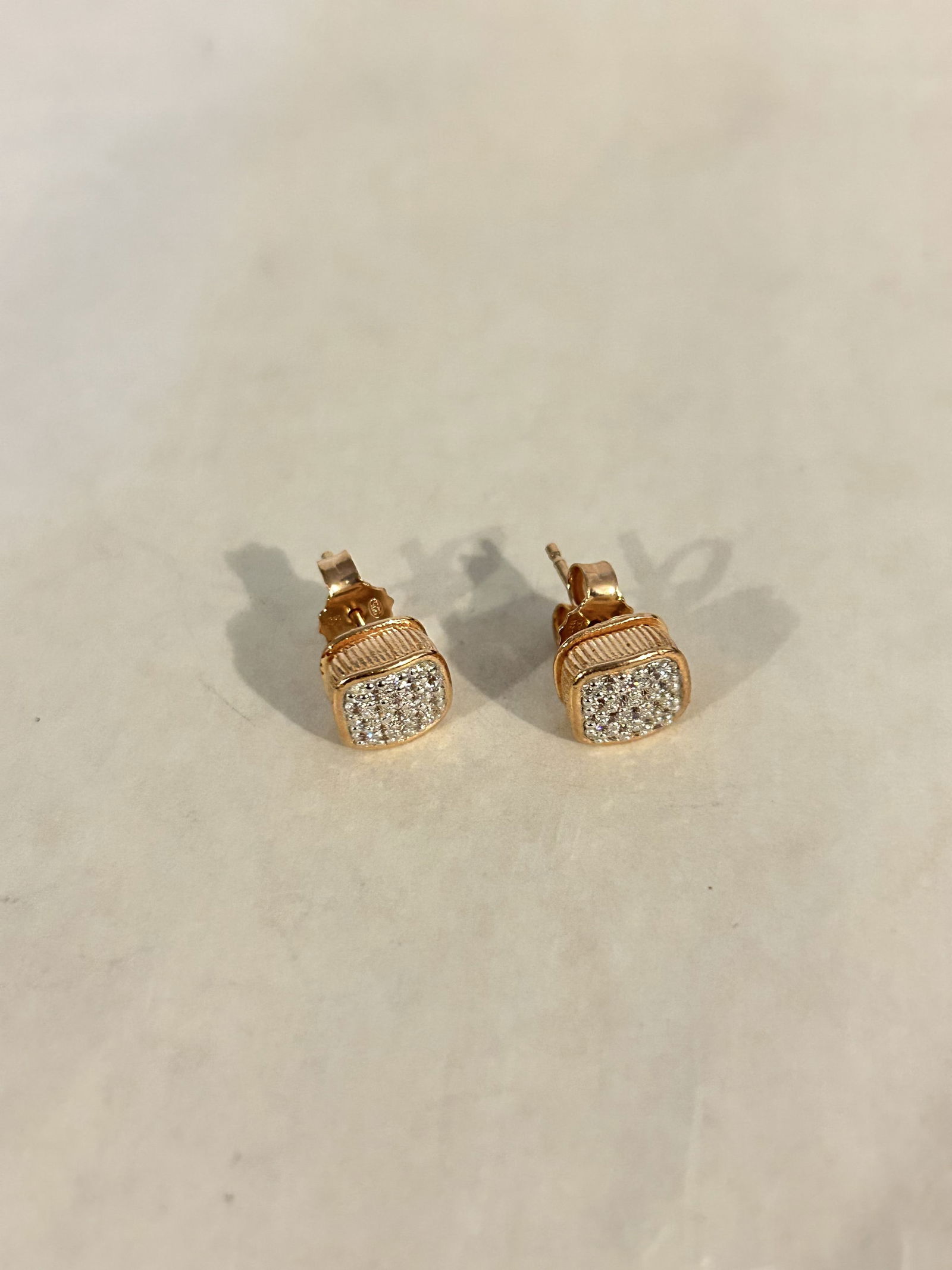 Vintage Sterling Silver CZ Post Earrings: Vintage Sterling Silver CZ Post Earrings Please view all photos as they are part of the description and condition of this Item, Feel free to contact me with questions or picture requests! Used Item AS