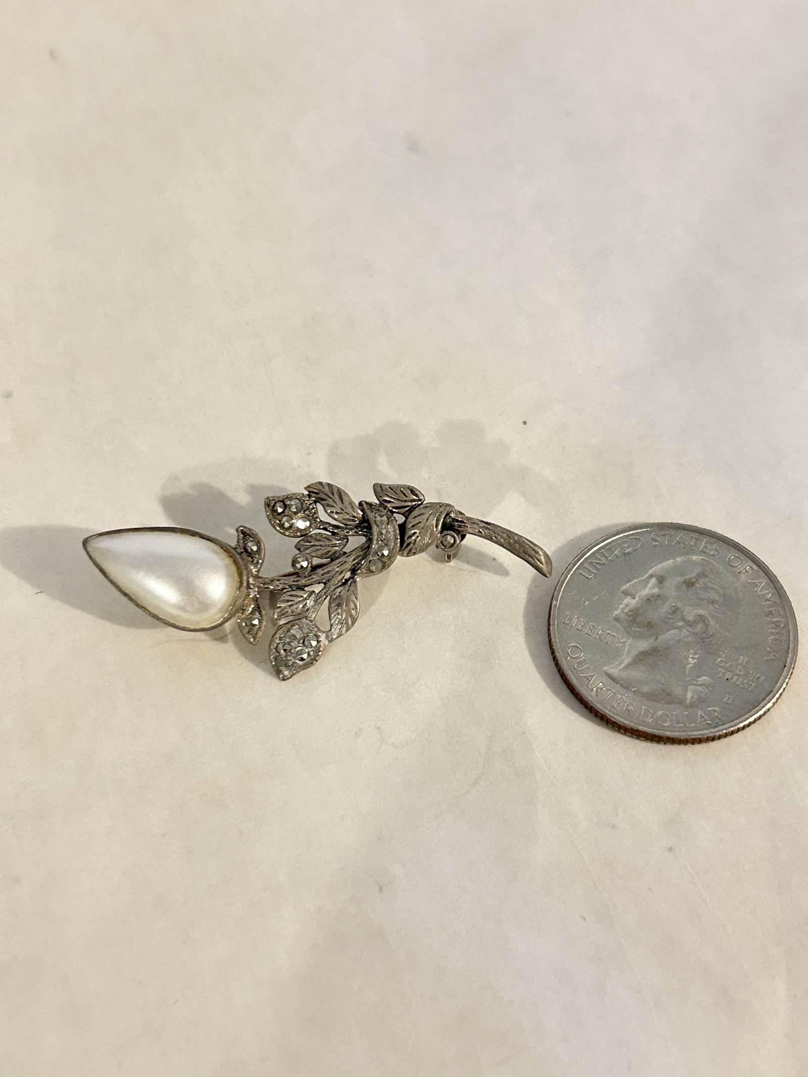 Vintage Sterling Silver marcasite floral Brooch: Vintage Sterling Silver marcasite floral Brooch Please view all photos as they are part of the description and condition of this Item, Feel free to contact me with questions or picture requests! Used 