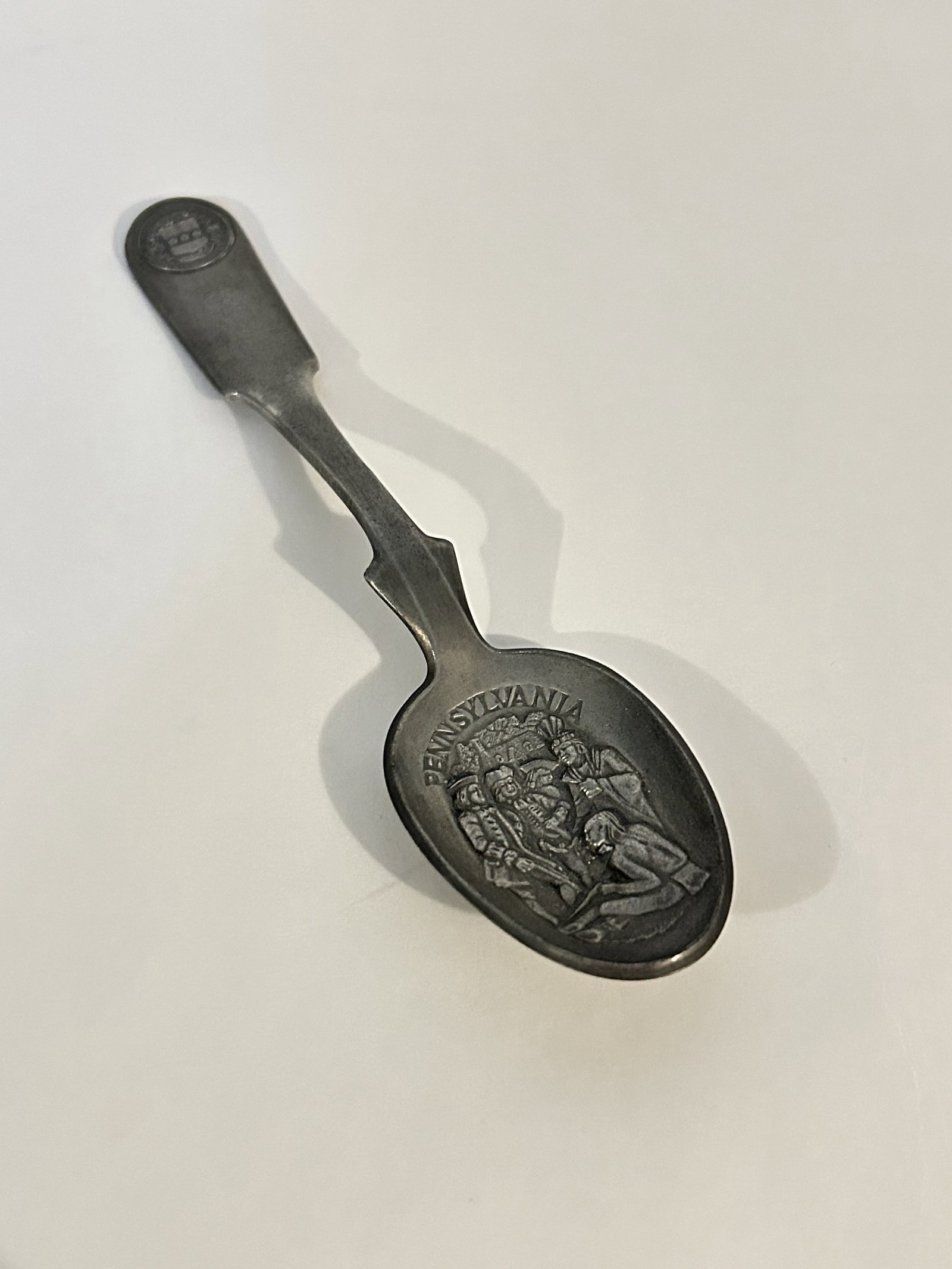 Vintage Pewter Spoon Pennsylvania: Vintage Pewter Spoon Pennsylvania Please view all photos as they are part of the description and condition of this Item, Feel free to contact me with questions or picture requests! Used Item AS IS