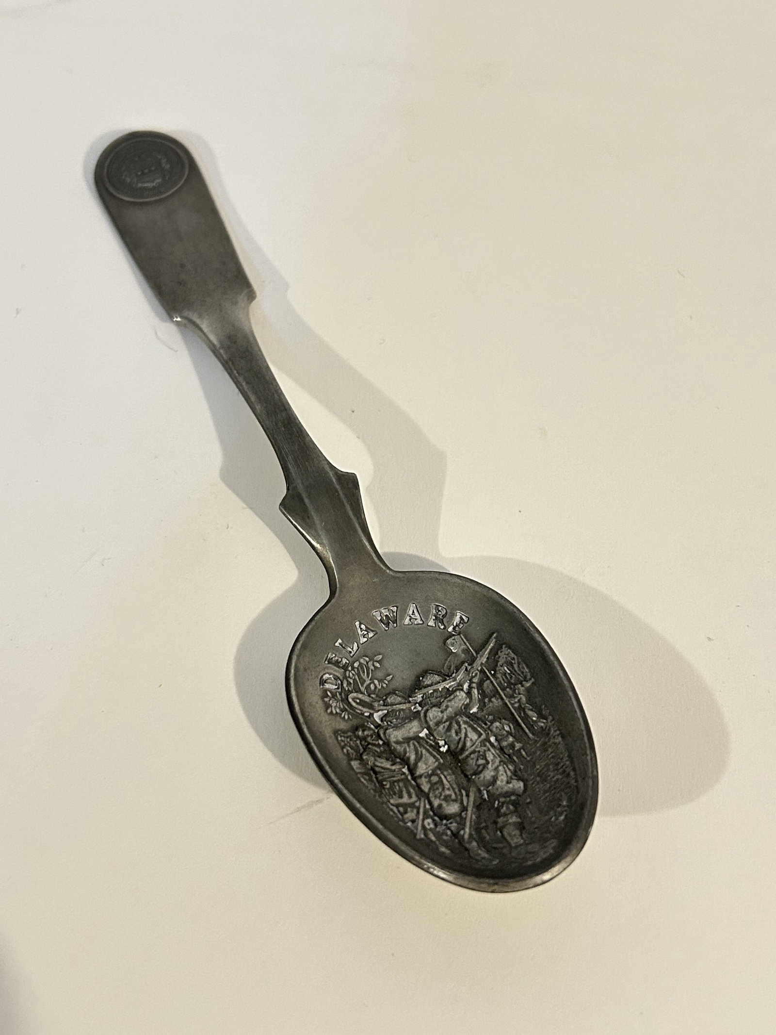 Vintage Pewter Delaware Spoon: Vintage Pewter Delaware Spoon Please view all photos as they are part of the description and condition of this Item, Feel free to contact me with questions or picture requests! Used Item AS IS