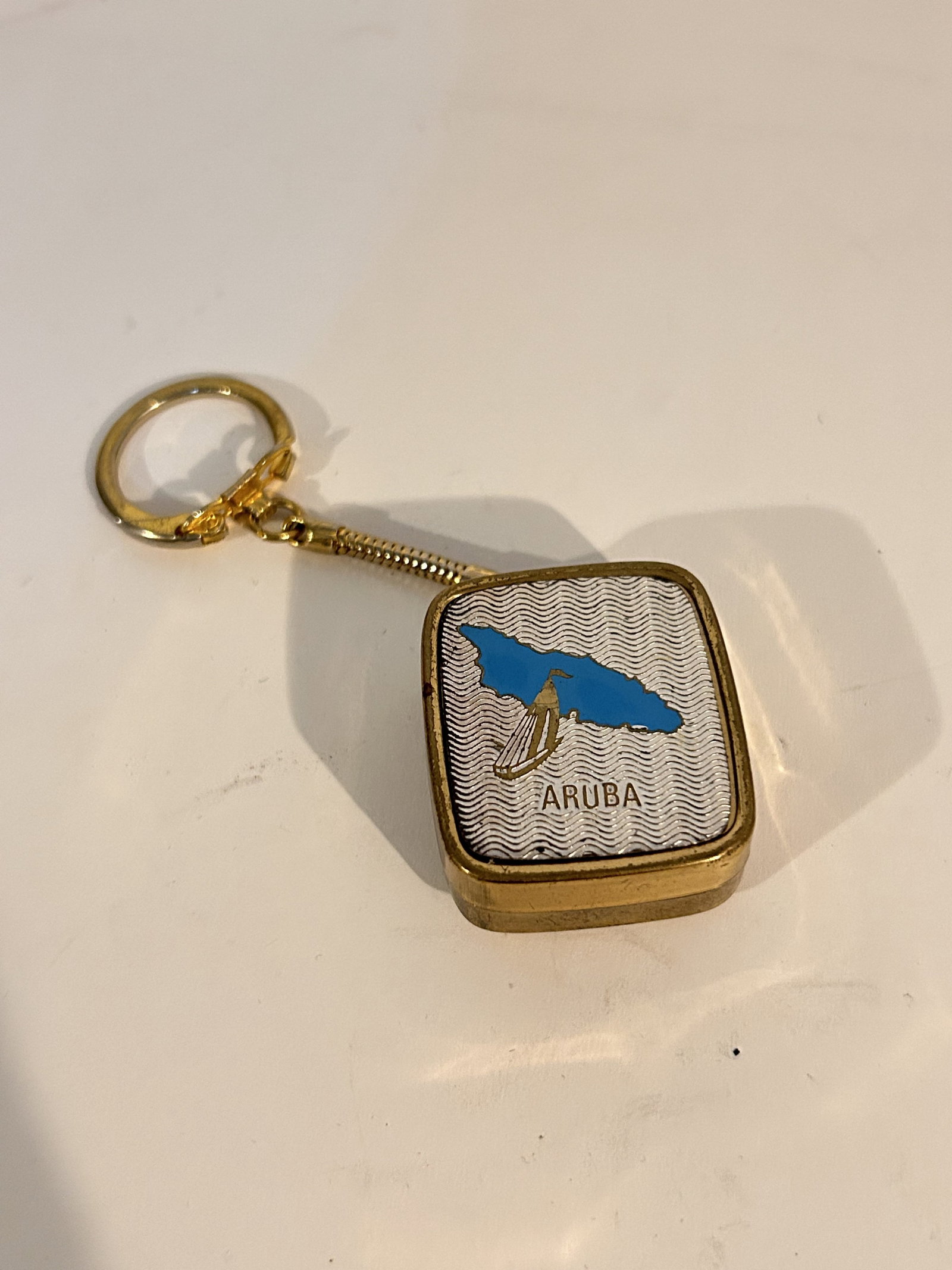 Vintage Sankyo Japan Musical Key Chain Aruba: Vintage Sankyo Japan Musical Key Chain Aruba Please view all photos as they are part of the description and condition of this Item, Feel free to contact me with questions or picture requests! Used Ite