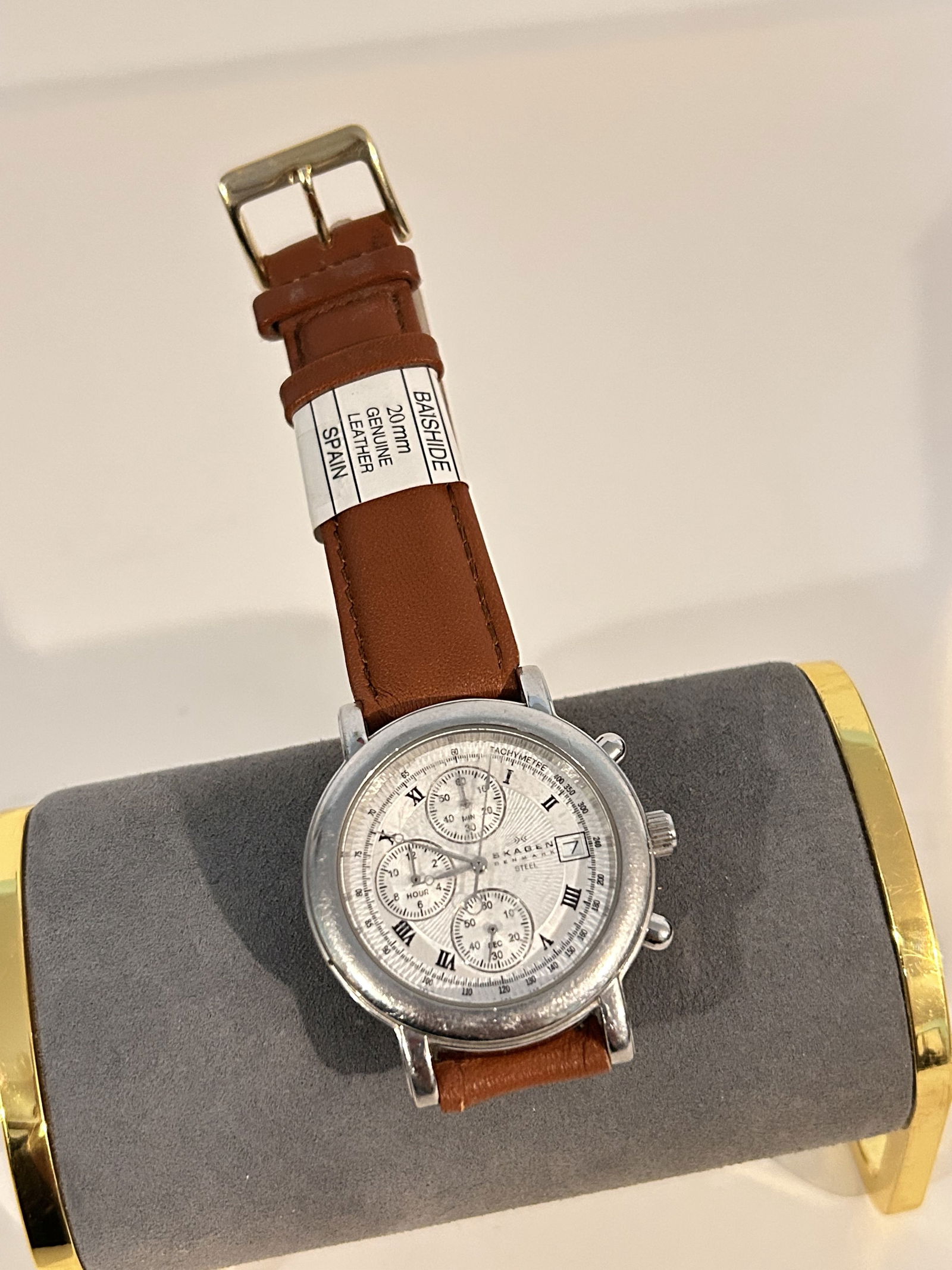 Vintage Skagen Steel Watch Denmark working: Vintage Skagen Steel Watch Denmark working Please view all photos as they are part of the description and condition of this Item, Feel free to contact me with questions or picture requests! Used Item