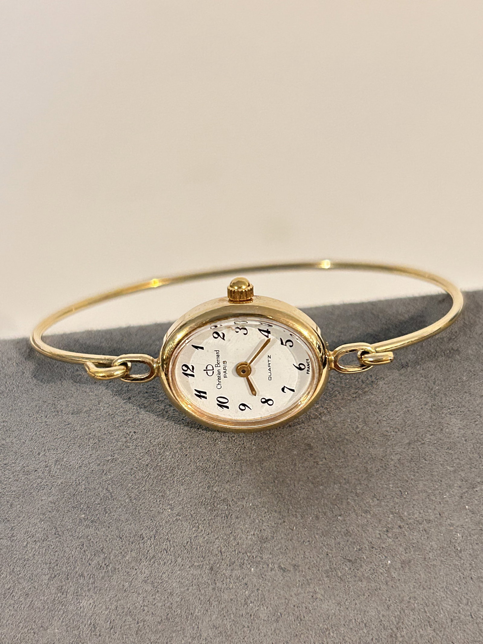 Christian Bernard Watch Women 16mm White Dial Gold Tone Oval Bangle working: Christian Bernard Watch Women 16mm White Dial Gold Tone Oval Bangle working Please view all photos as they are part of the description and condition of this Item, Feel free to contact me with question