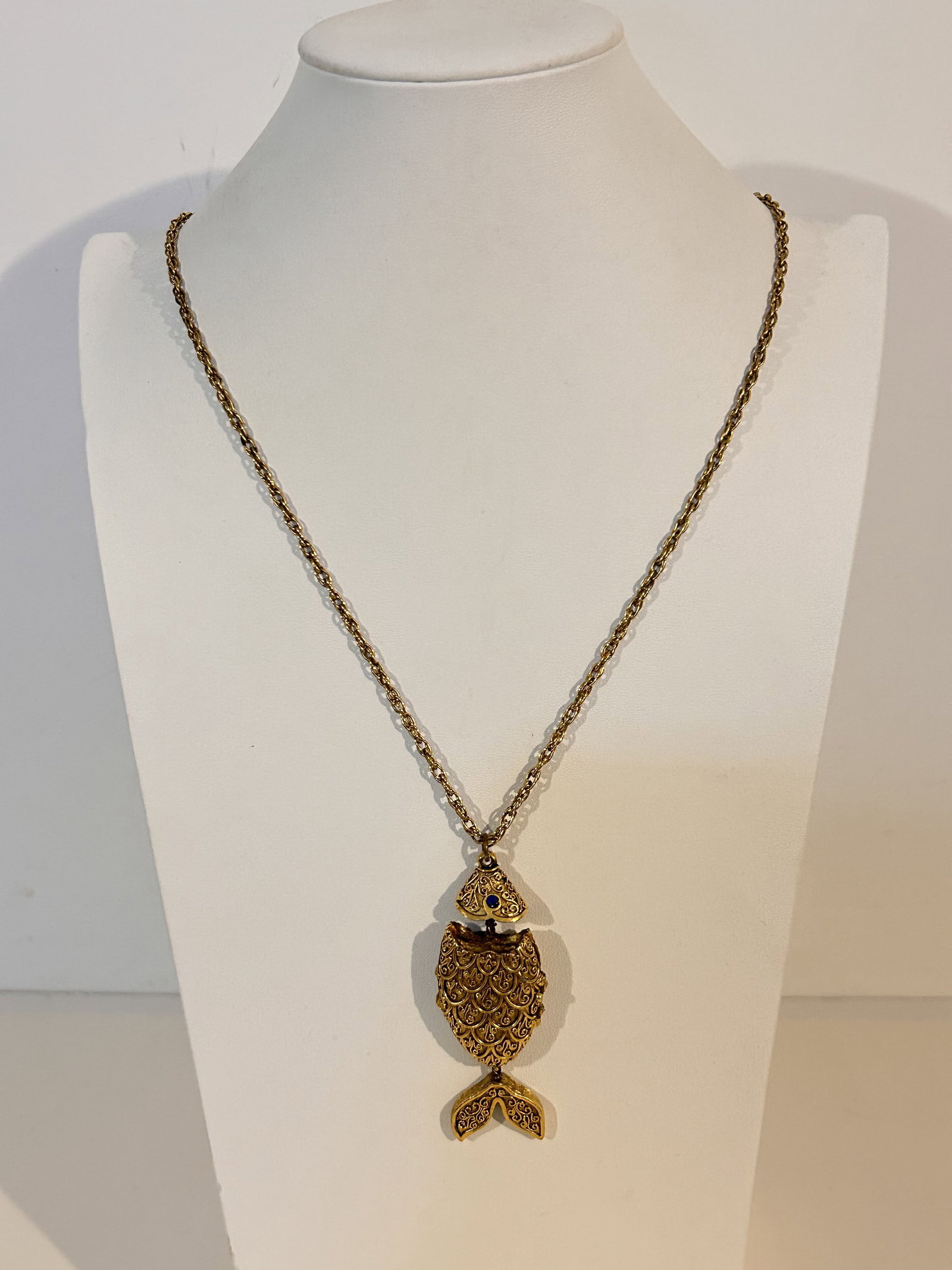 Vintage gold tone fish perfume locket pendant 30" Necklace: Vintage gold tone fish perfume locket pendant 30" Necklace Please view all photos as they are part of the description and condition of this Item, Feel free to contact me with questions or picture requ