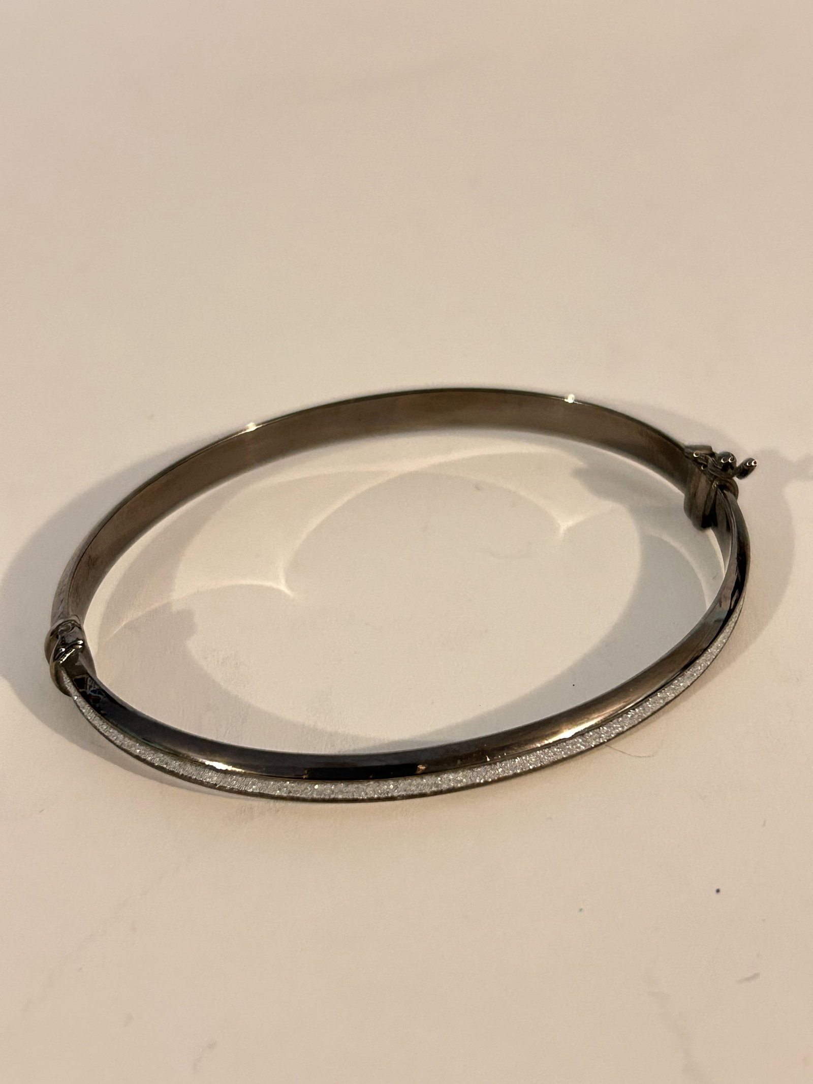 Vintage Sterling Silver Milor hinged Italy Bracelet 8": Vintage Sterling Silver Milor hinged Italy Bracelet 8" Please view all photos as they are part of the description and condition of this Item, Feel free to contact me with questions or picture requests