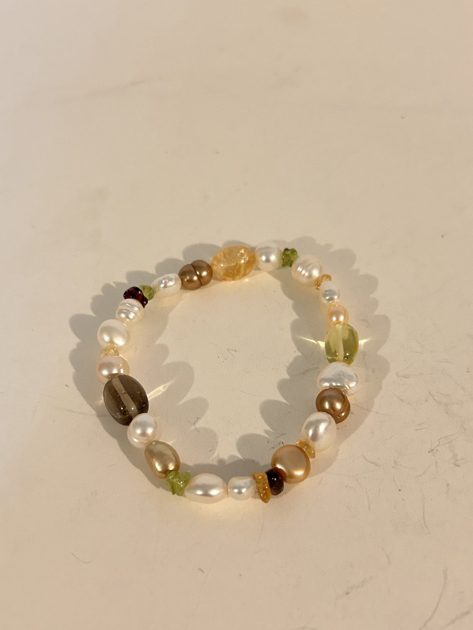 Vintage Honora pearl beaded Bracelet stretch: Vintage Honora pearl beaded Bracelet stretch Please view all photos as they are part of the description and condition of this Item, Feel free to contact me with questions or picture requests! Used Ite