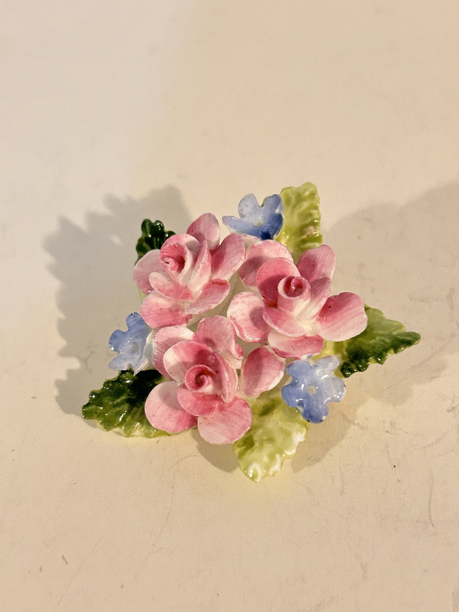 vintage Bone China Flower Brooch: vintage Bone China Flower Brooch Please view all photos as they are part of the description and condition of this Item, Feel free to contact me with questions or picture requests! Used Item AS IS