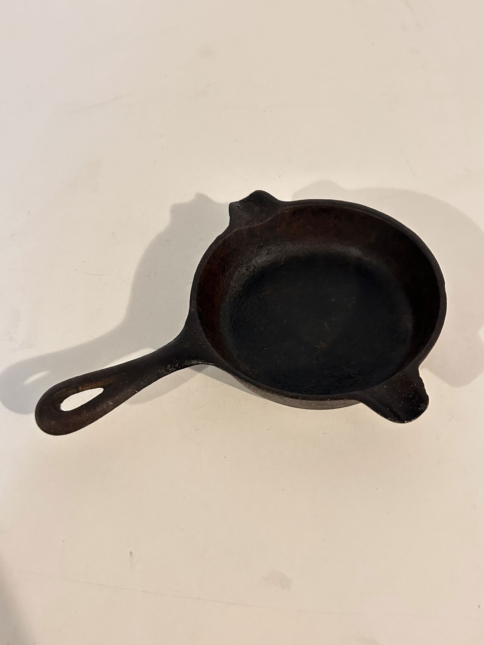 Wagner Ware 1050C Cast Iron Skillet/Ashtray (1 of 5)