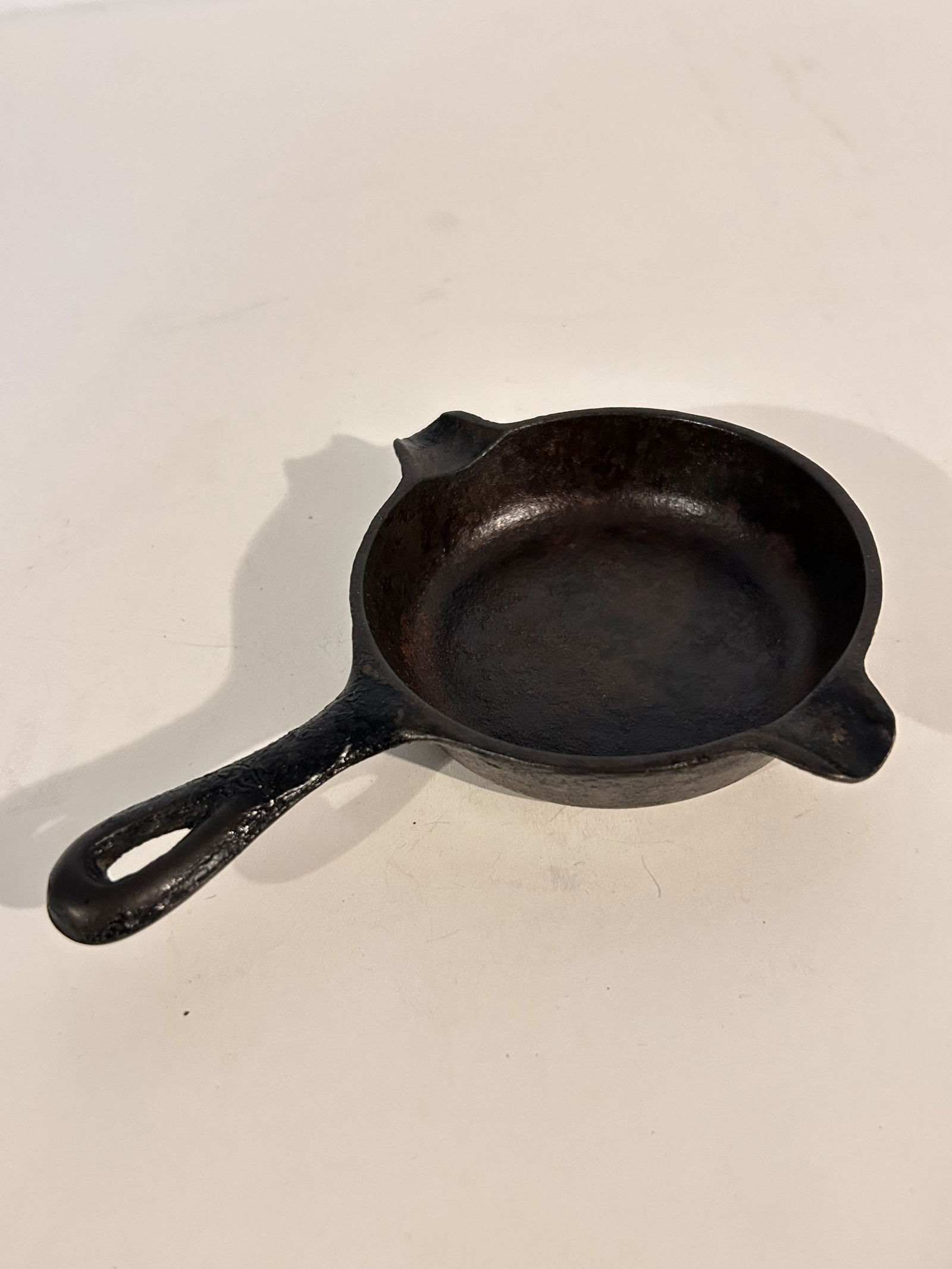 Wagner Ware 1050C Cast Iron Skillet/Ashtray (1 of 4)