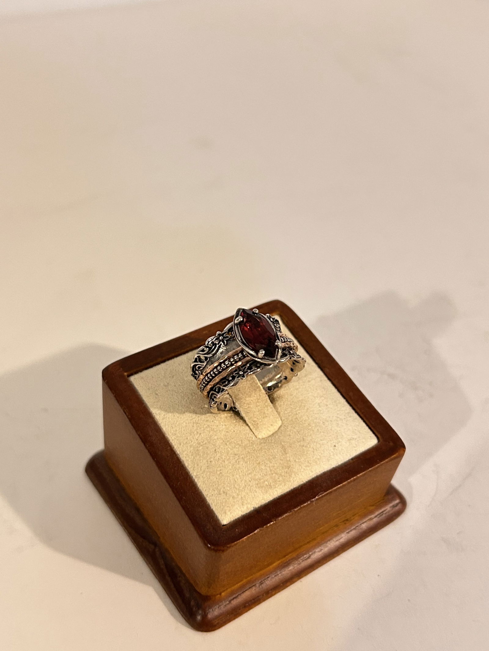 Sterling Silver PZ Or Paz Balinese Spinner Band Ring with Garnet sz 7 (1 of 5)