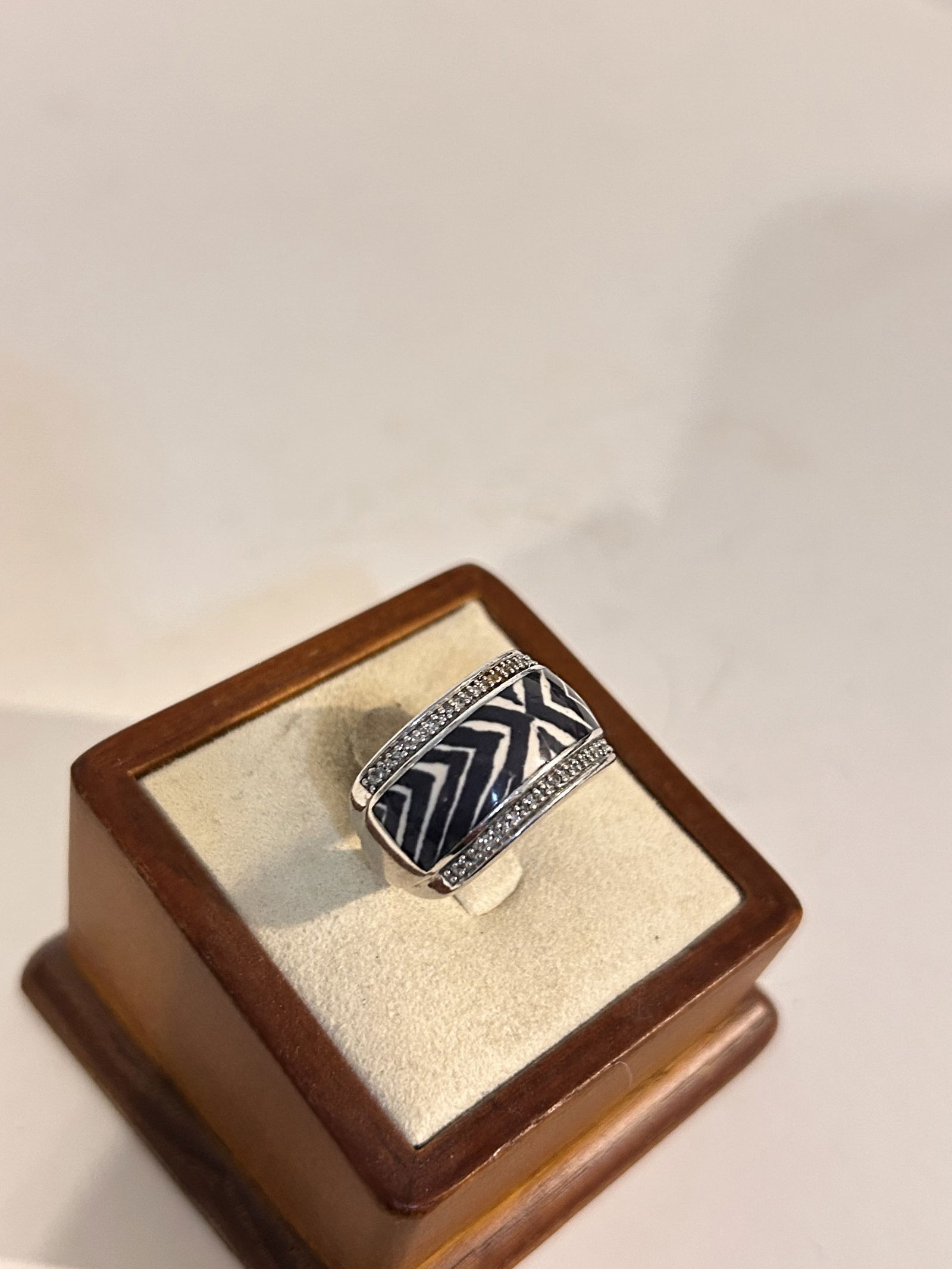 Sterling Silver JWBR JANE SEYMOUR Black & White Diamond Wedding Ring Size 7 (1 of 5)