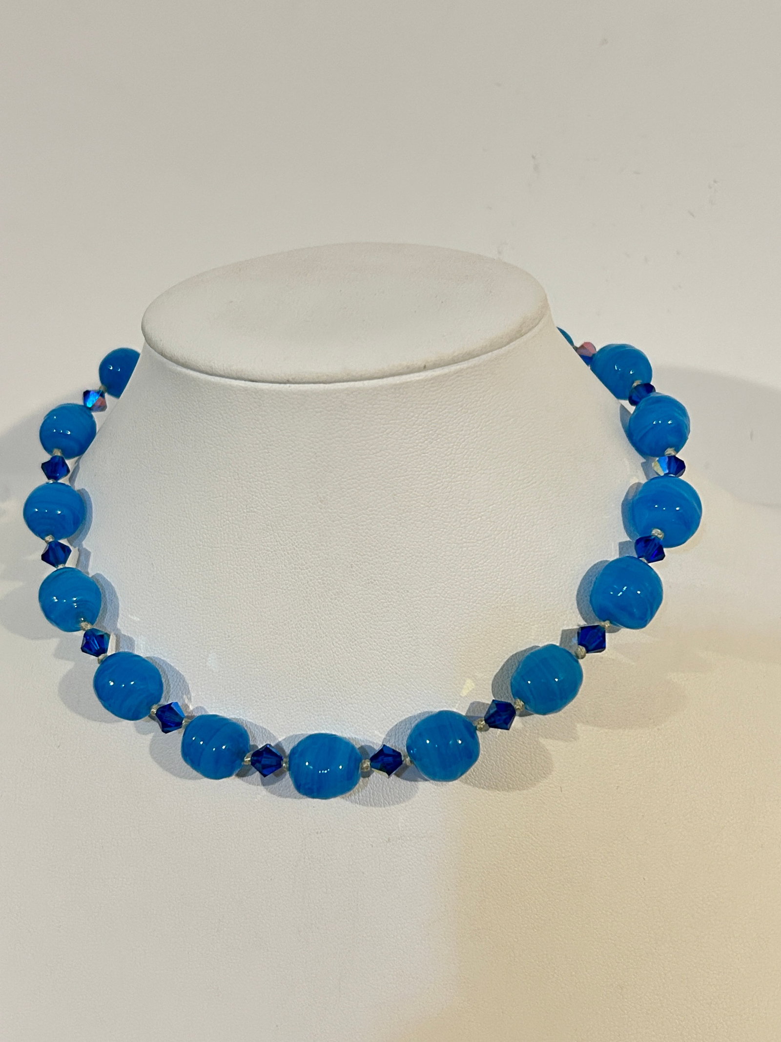 Vintage beaded Swarovski Crystal blue glass Necklace Sz 16": Vintage beaded Swarovski Crystal blue glass Necklace Sz 16" Please view all photos as they are part of the description and condition of this Item, Feel free to contact me with questions or picture req