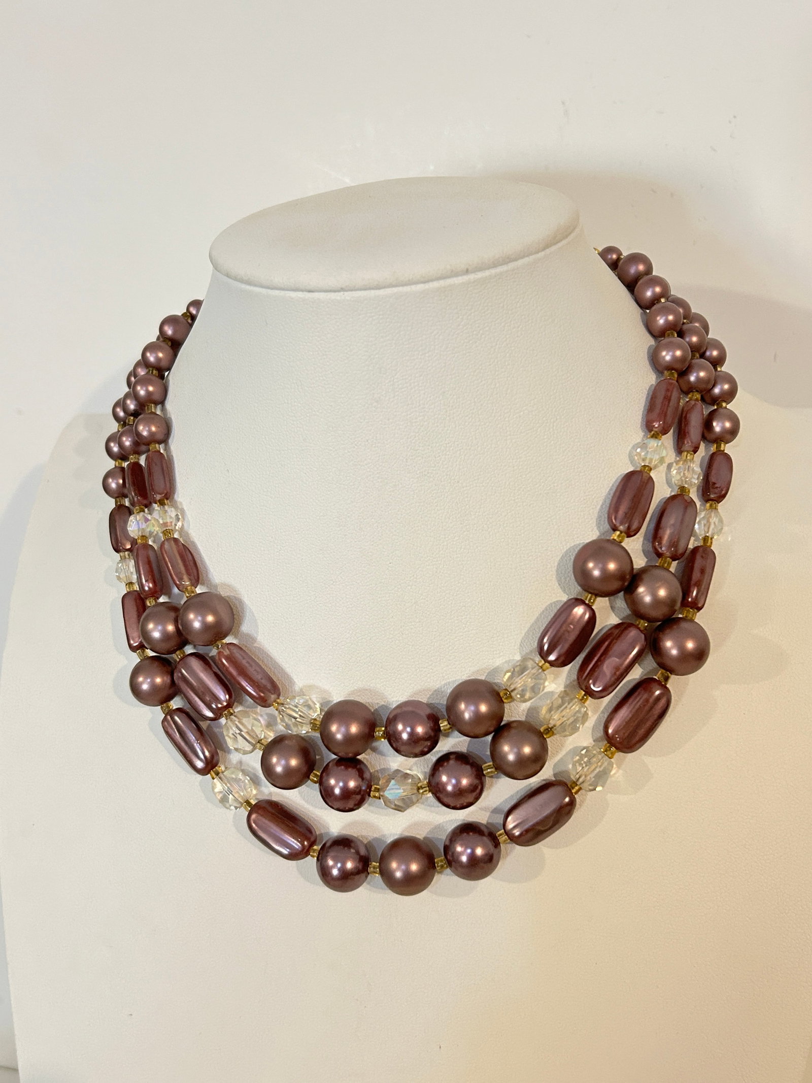 Vintage beaded Japan Necklace Sz 13": Vintage beaded Japan Necklace Sz 13" Please view all photos as they are part of the description and condition of this Item, Feel free to contact me with questions or picture requests! Used Item AS IS